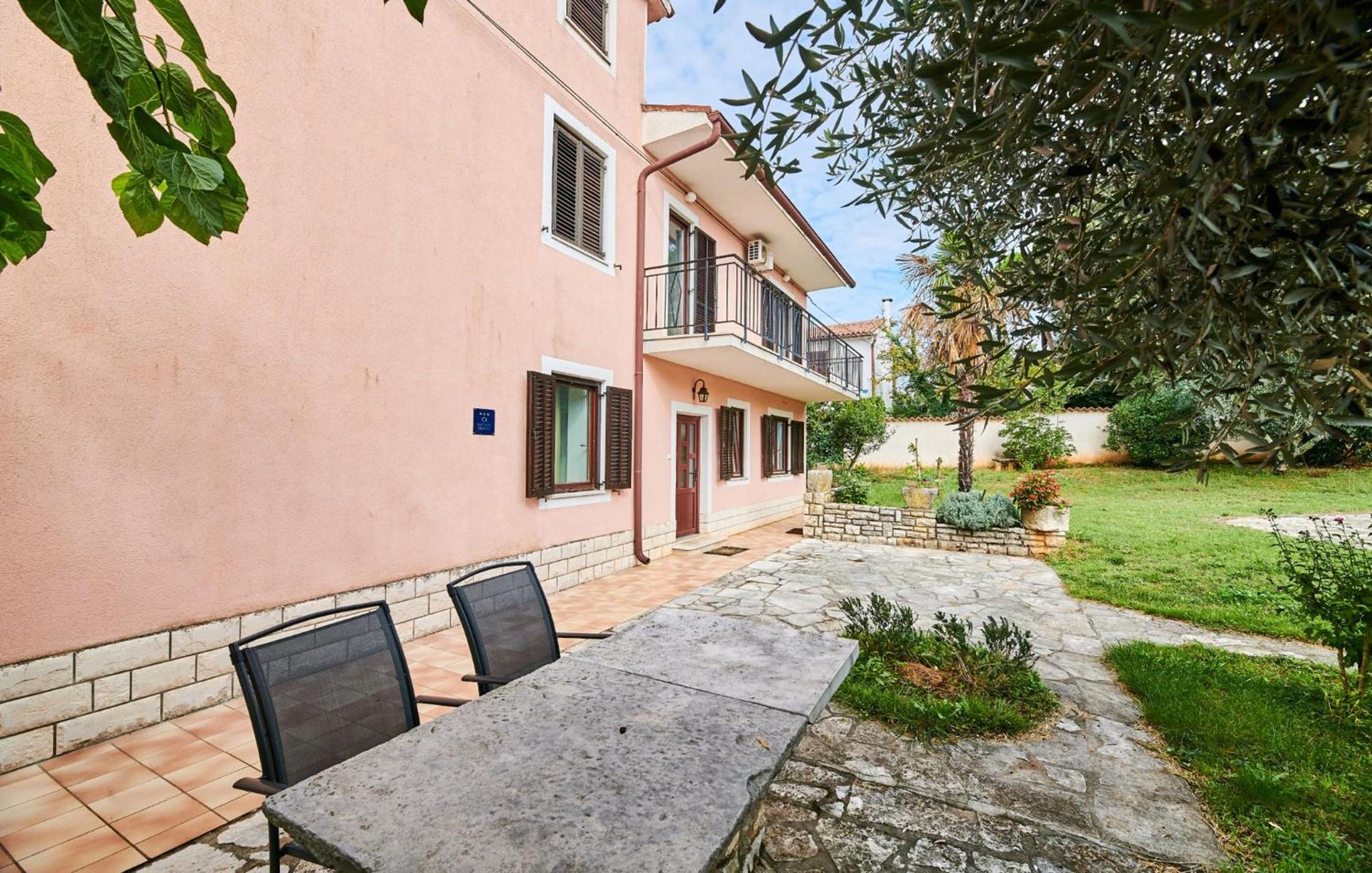 Two-story holiday home for in Valica