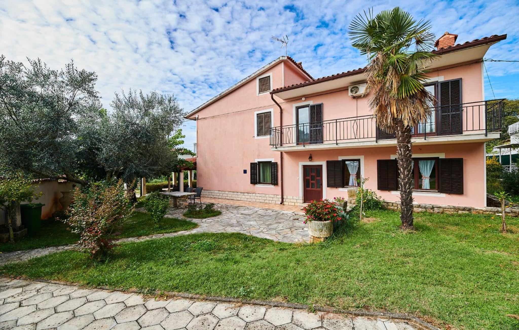 Two-story holiday home for in Valica