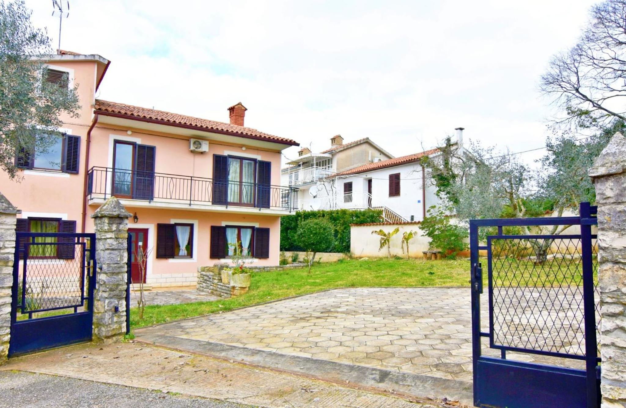 Two-story holiday home for in Valica