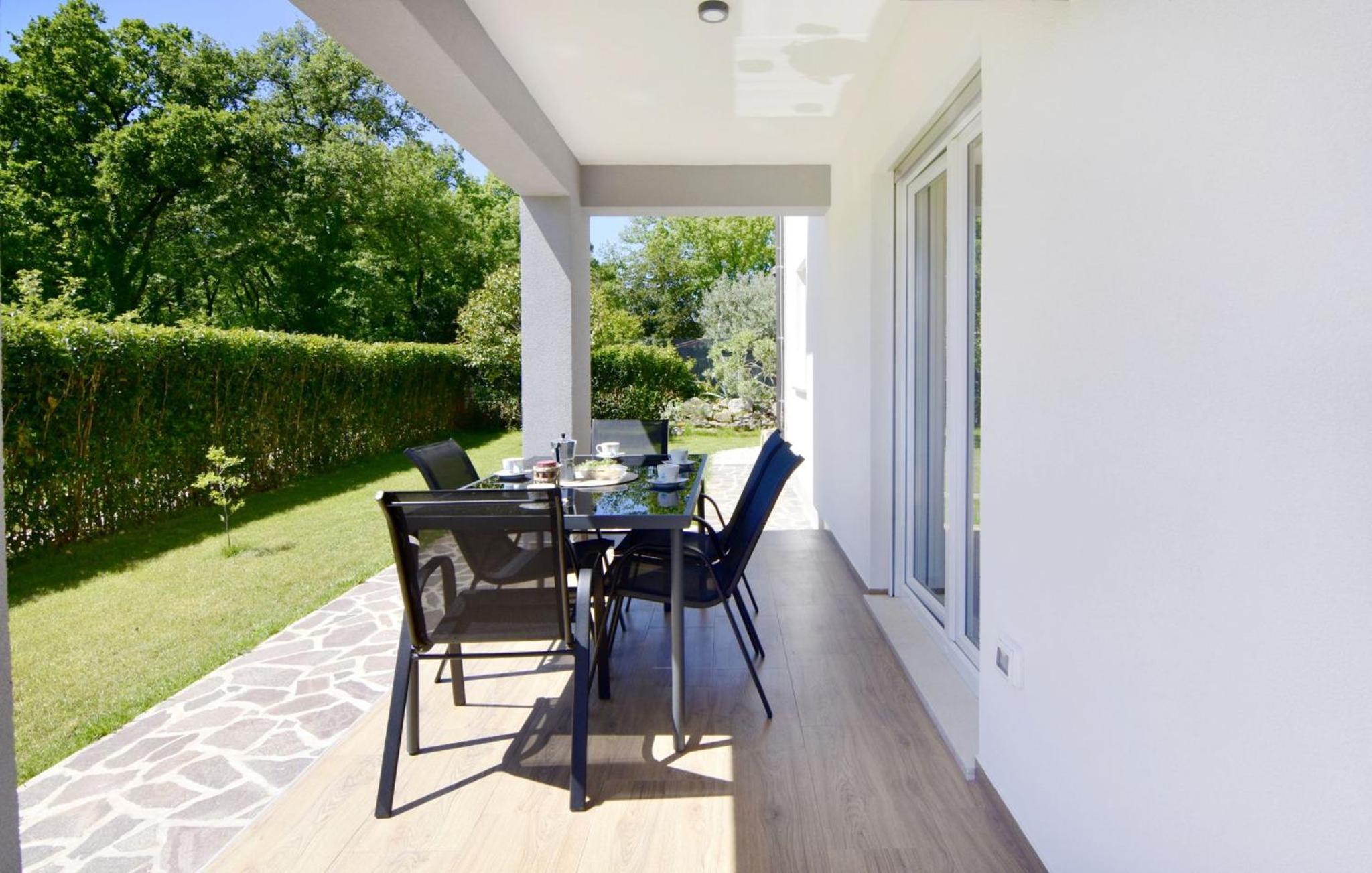Relaxing holiday home with shared pool