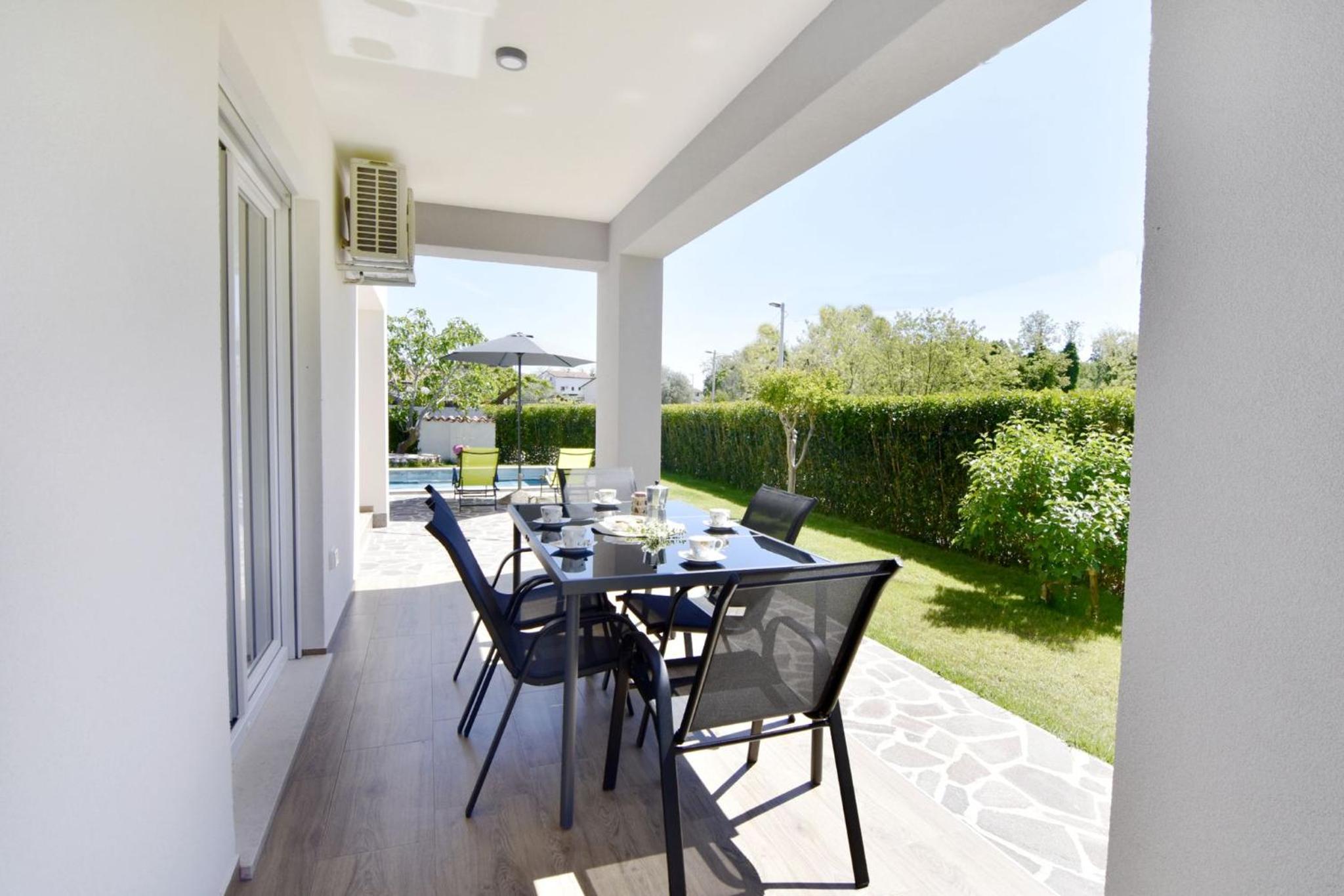 Relaxing holiday home with shared pool