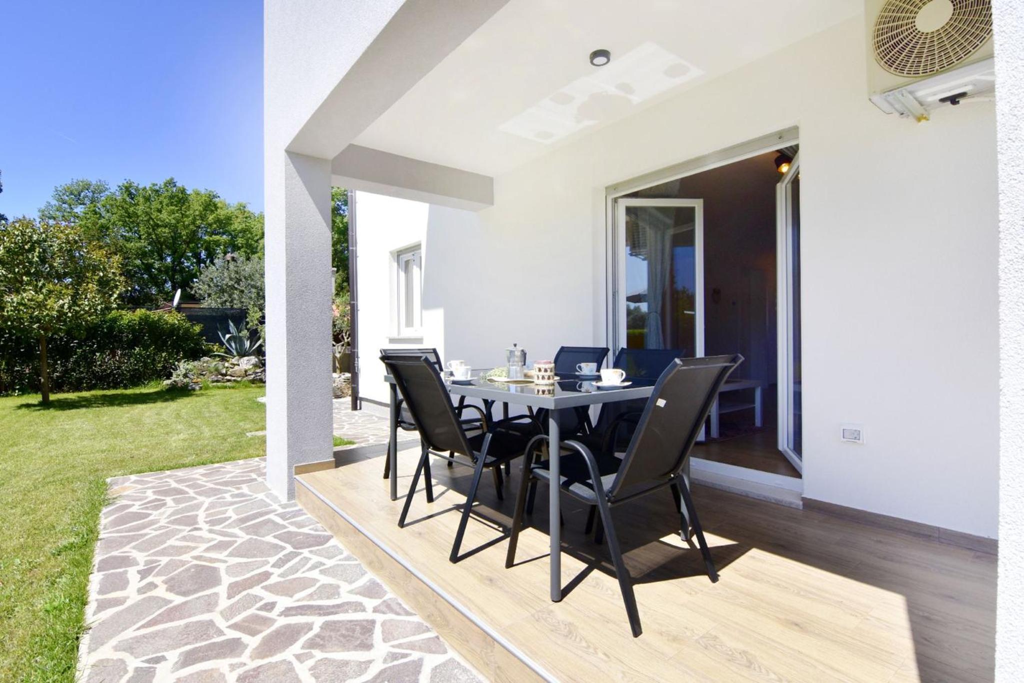 Relaxing holiday home with shared pool