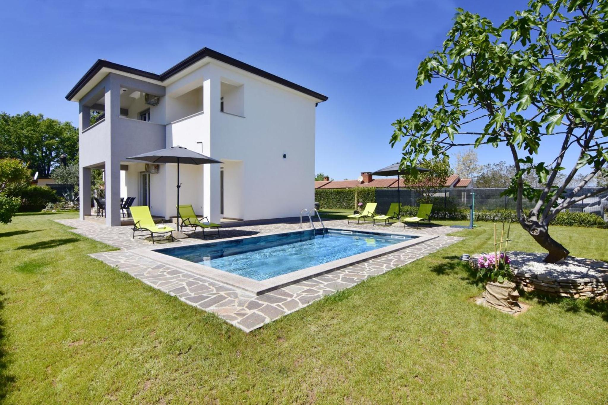 Relaxing holiday home with shared pool