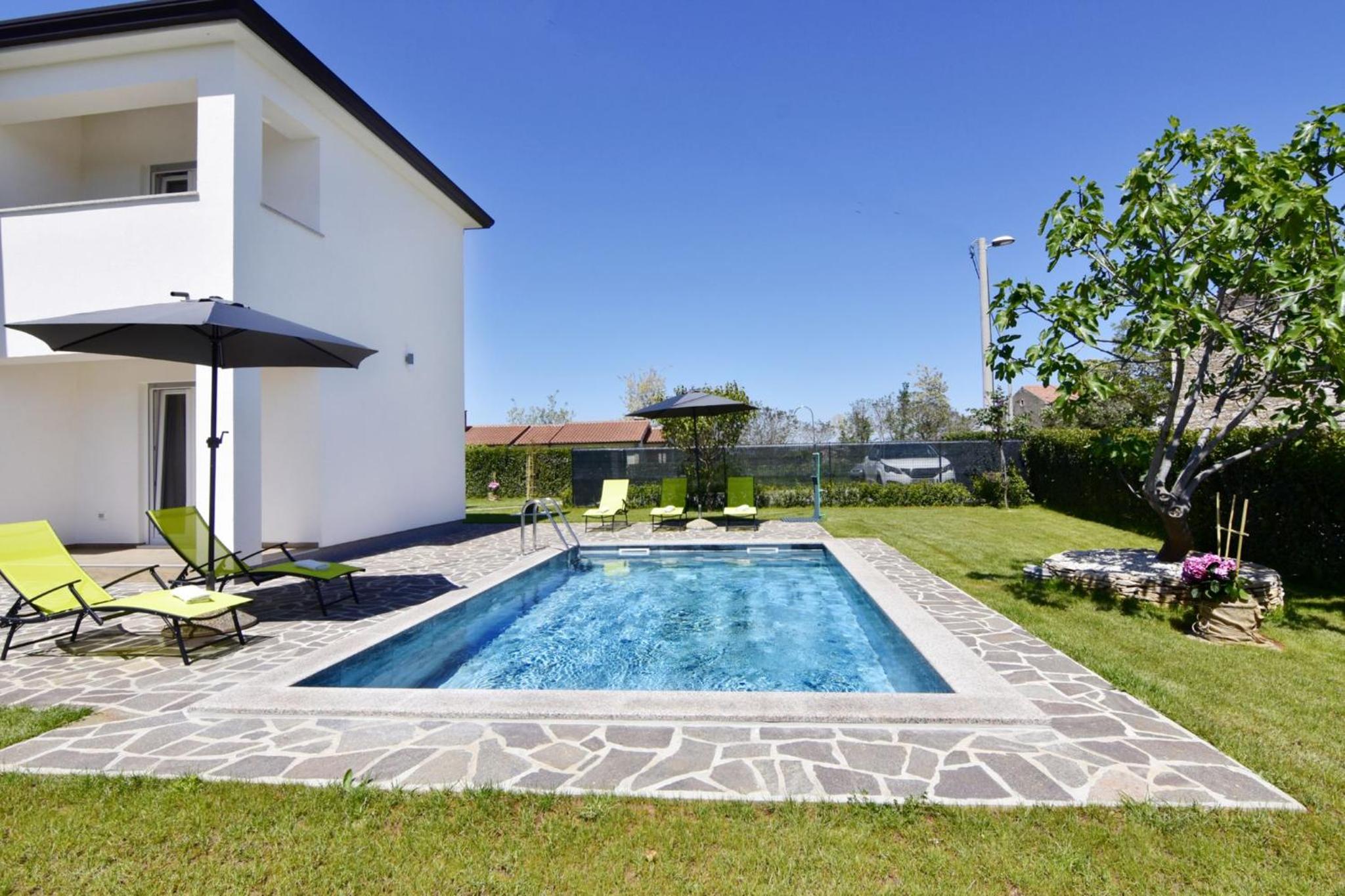 Relaxing holiday home with shared pool