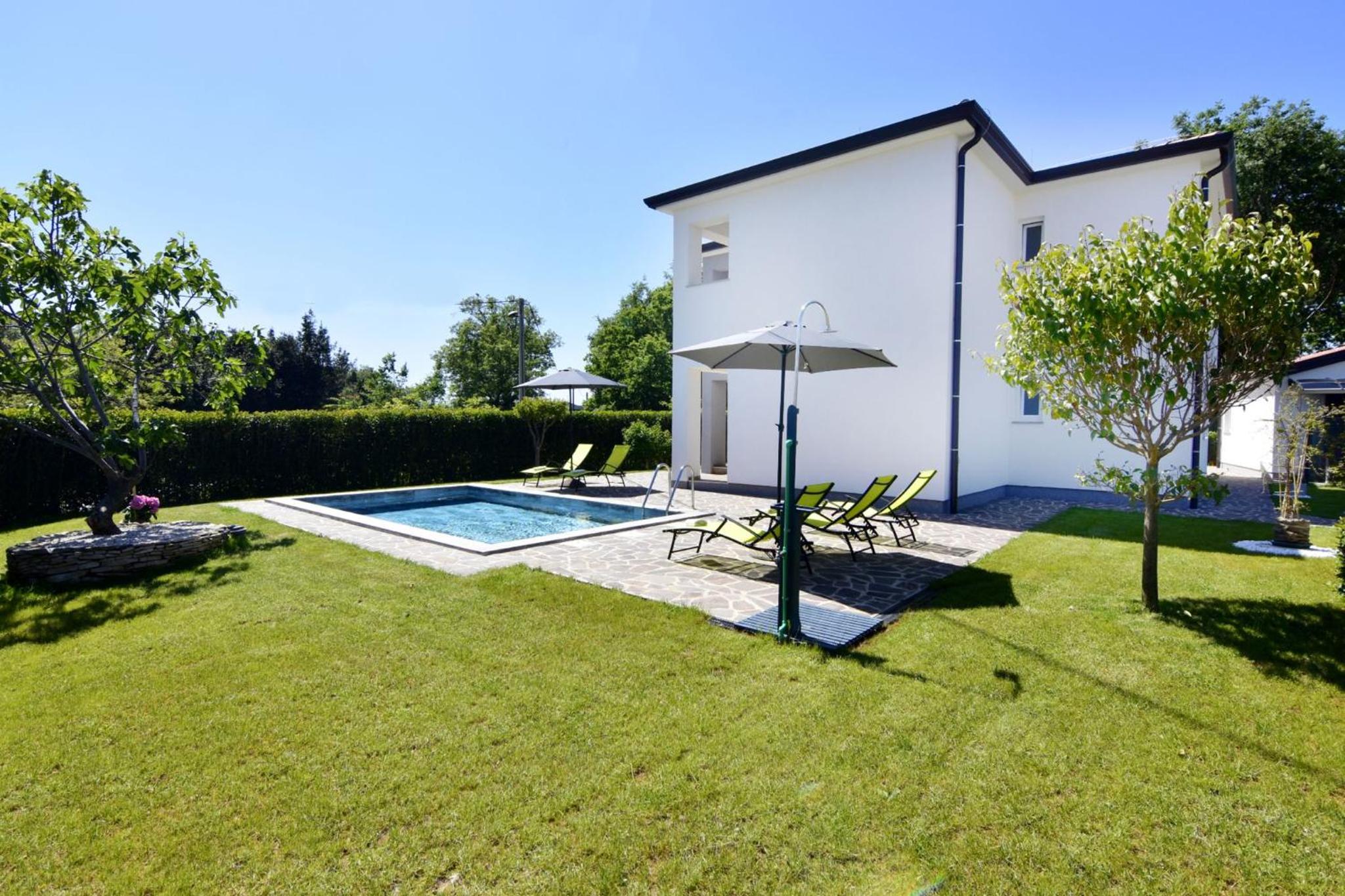 Relaxing holiday home with shared pool