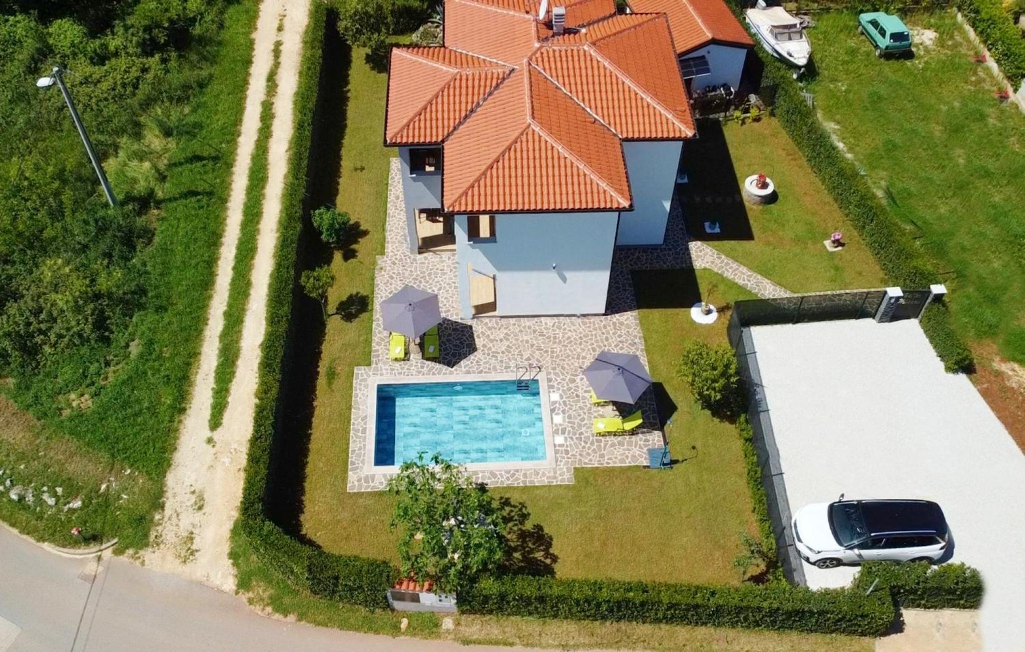 Relaxing holiday home with shared pool