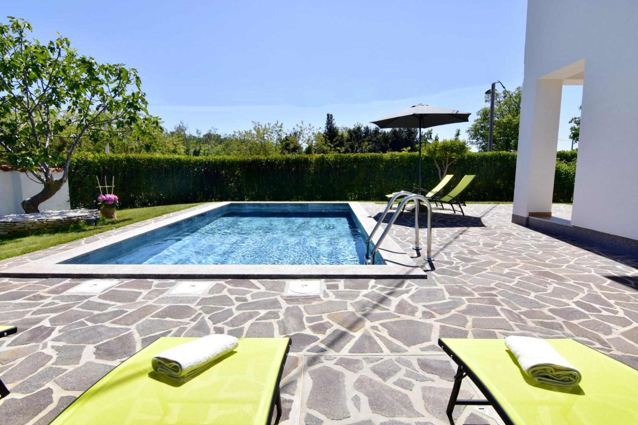Relaxing holiday home with shared pool