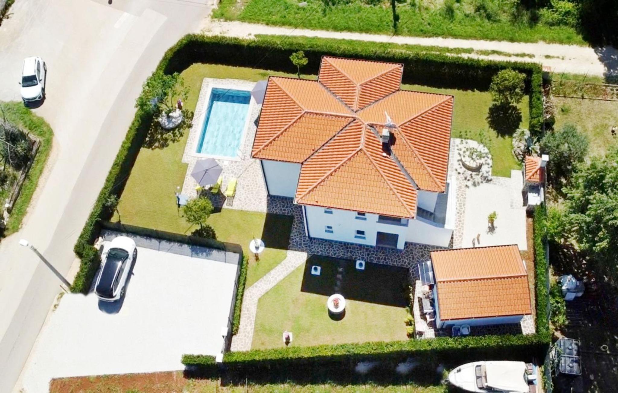 Relaxing holiday home with shared pool