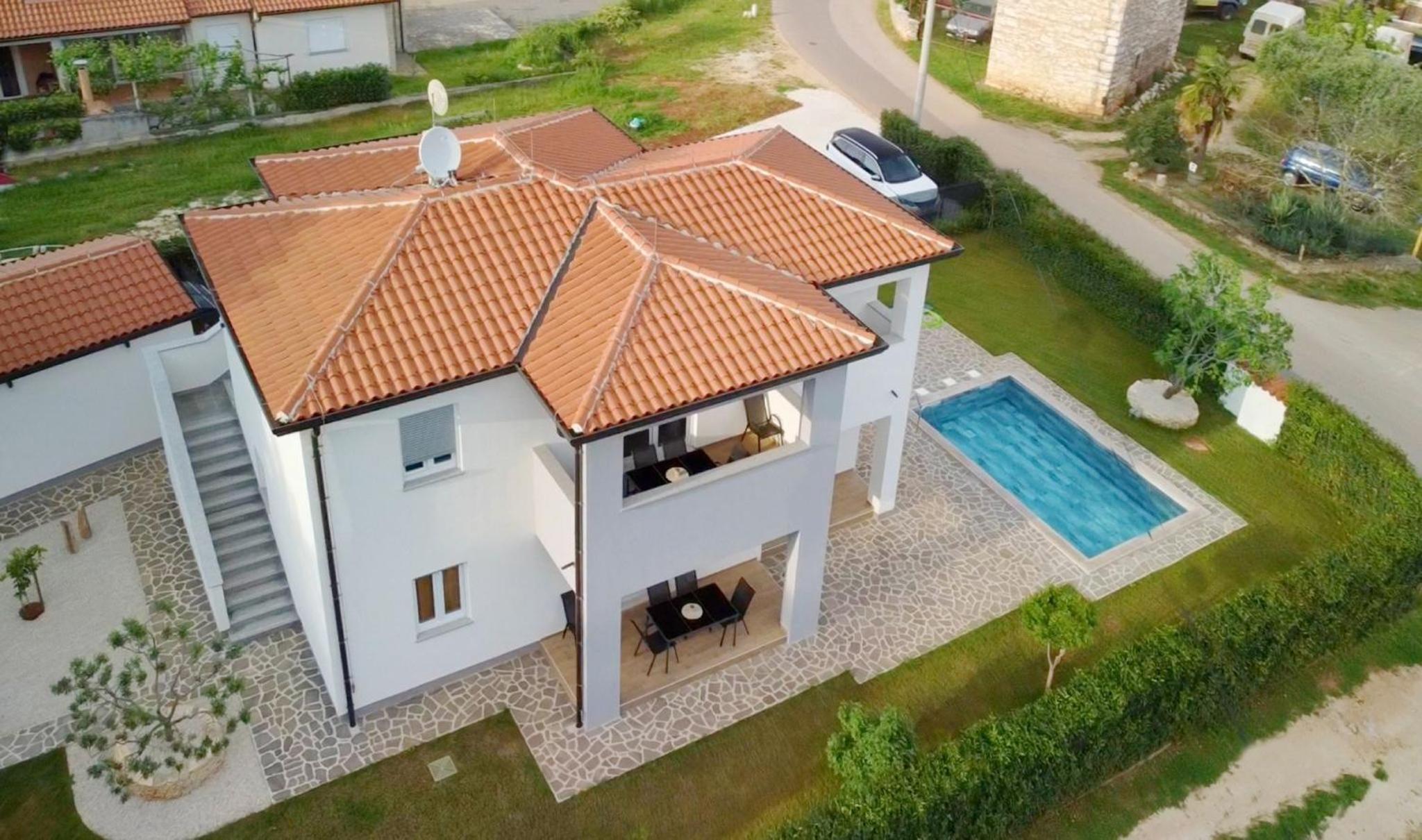 Relaxing holiday home with shared pool