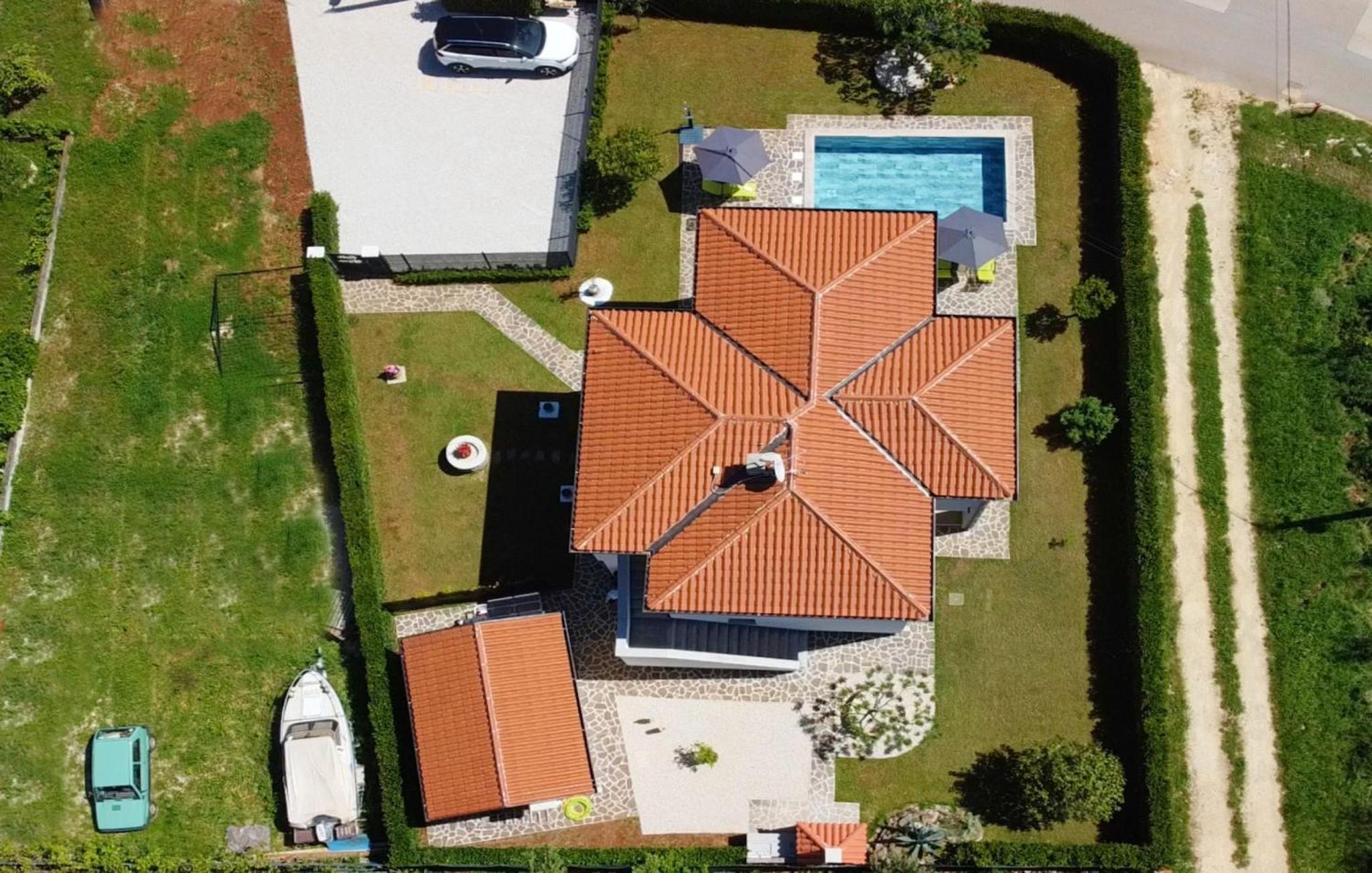 Relaxing holiday home with shared pool
