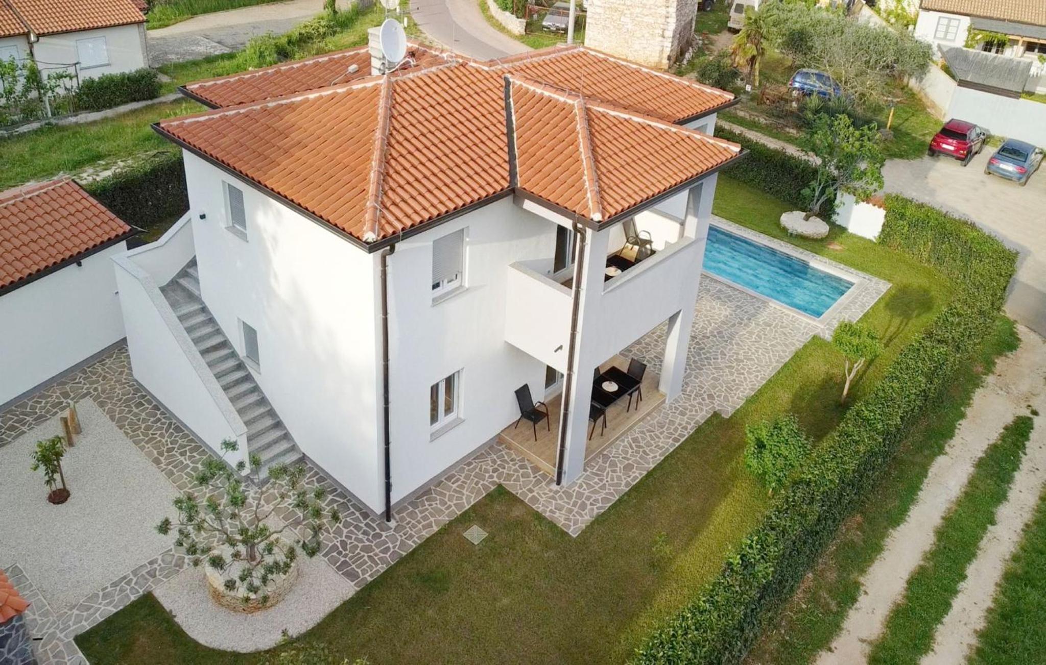 Relaxing holiday home with shared pool