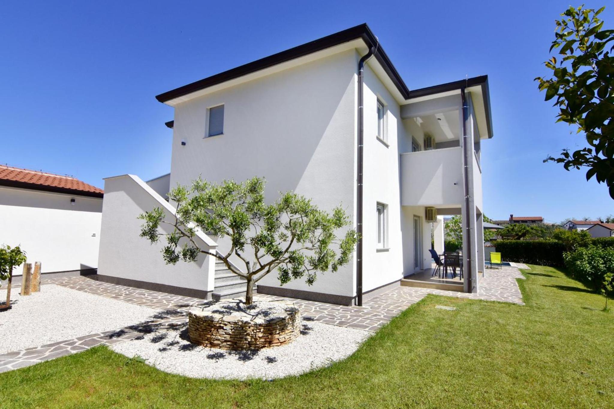 Relaxing holiday home with shared pool