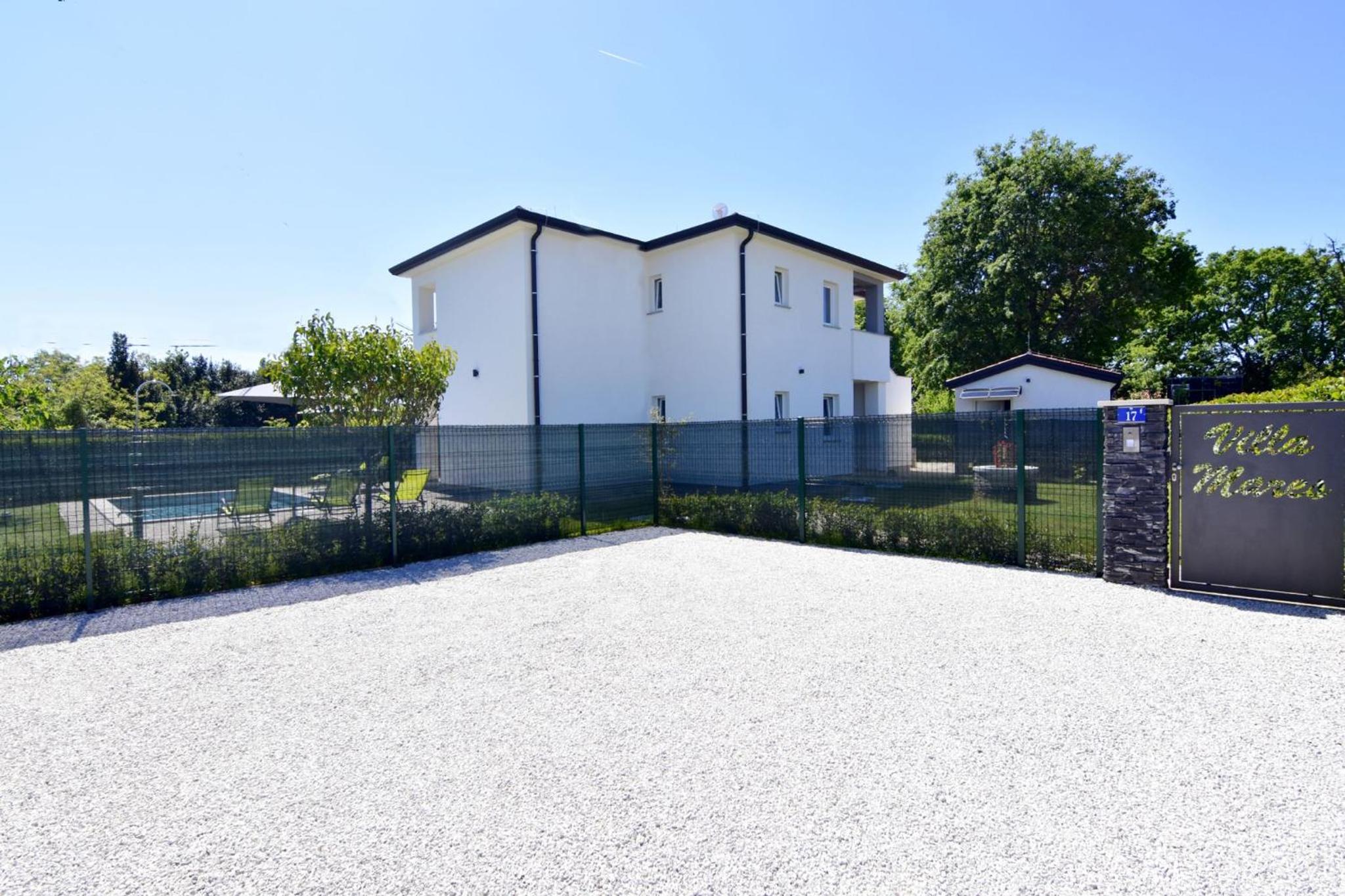 Relaxing holiday home with shared pool