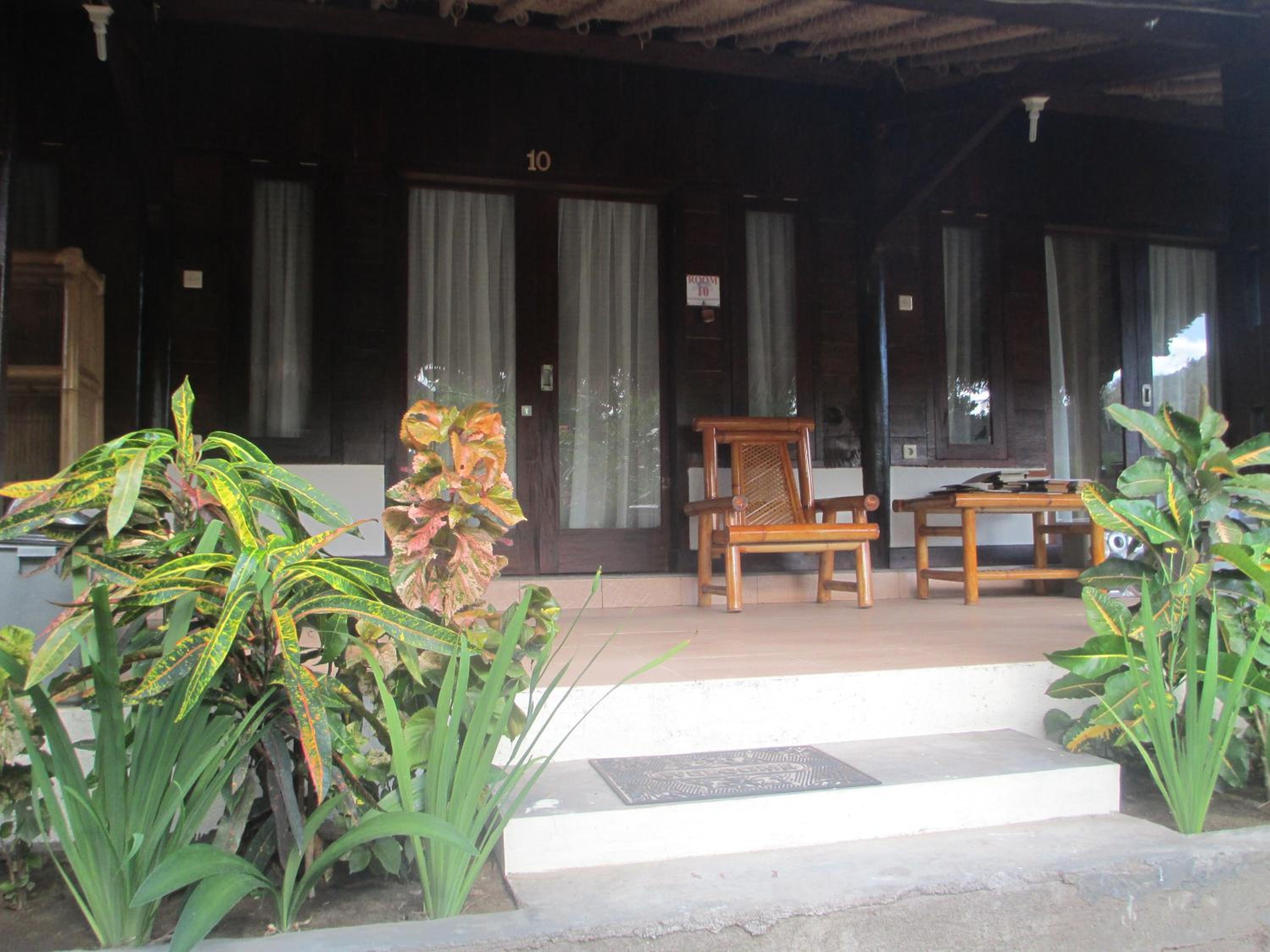 Selong Belanak Bungalows view 2