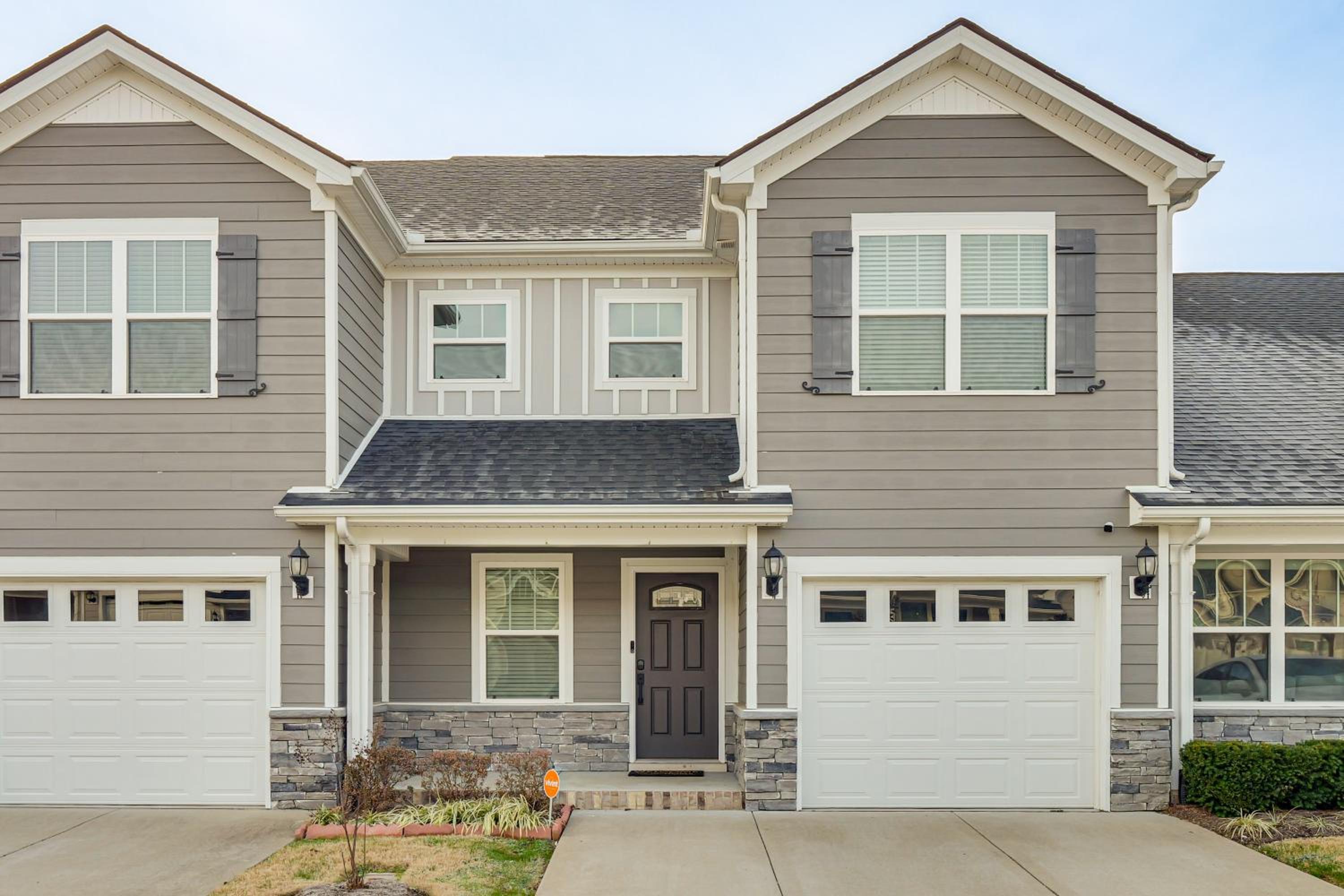 Quiet and Comfy Spring Hill Townhome with WFH Setup