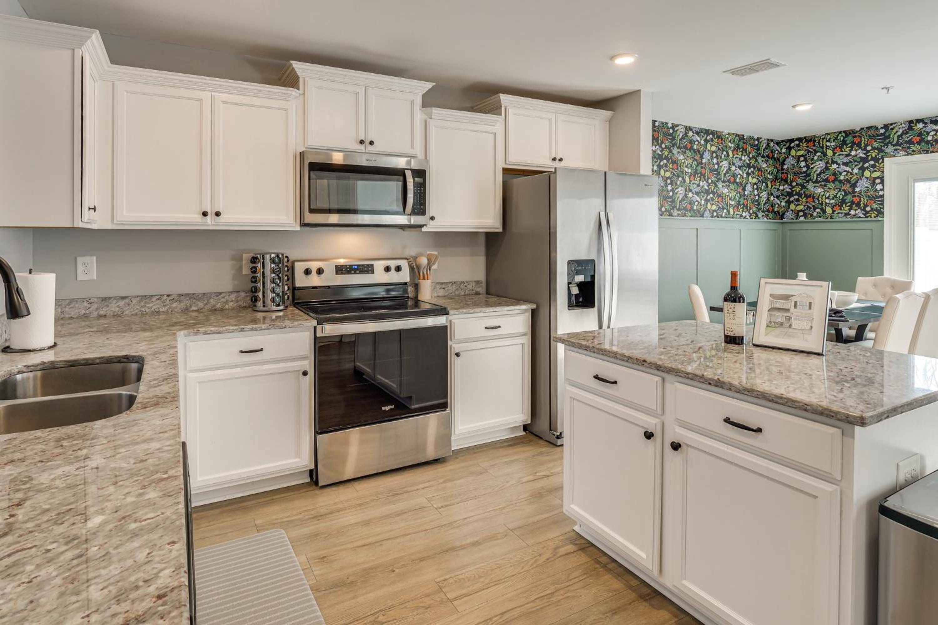 Quiet and Comfy Spring Hill Townhome with WFH Setup