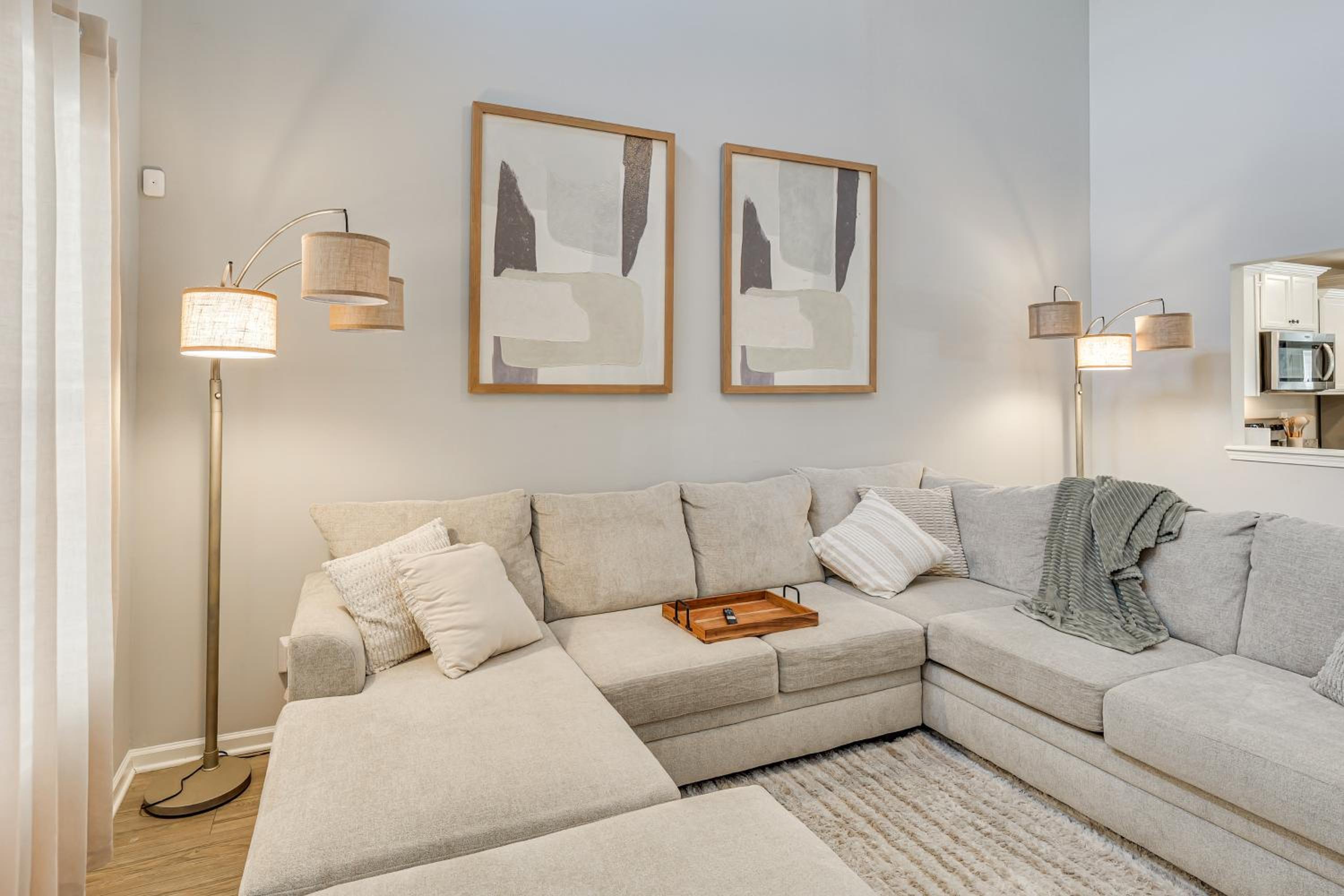 Quiet and Comfy Spring Hill Townhome with WFH Setup