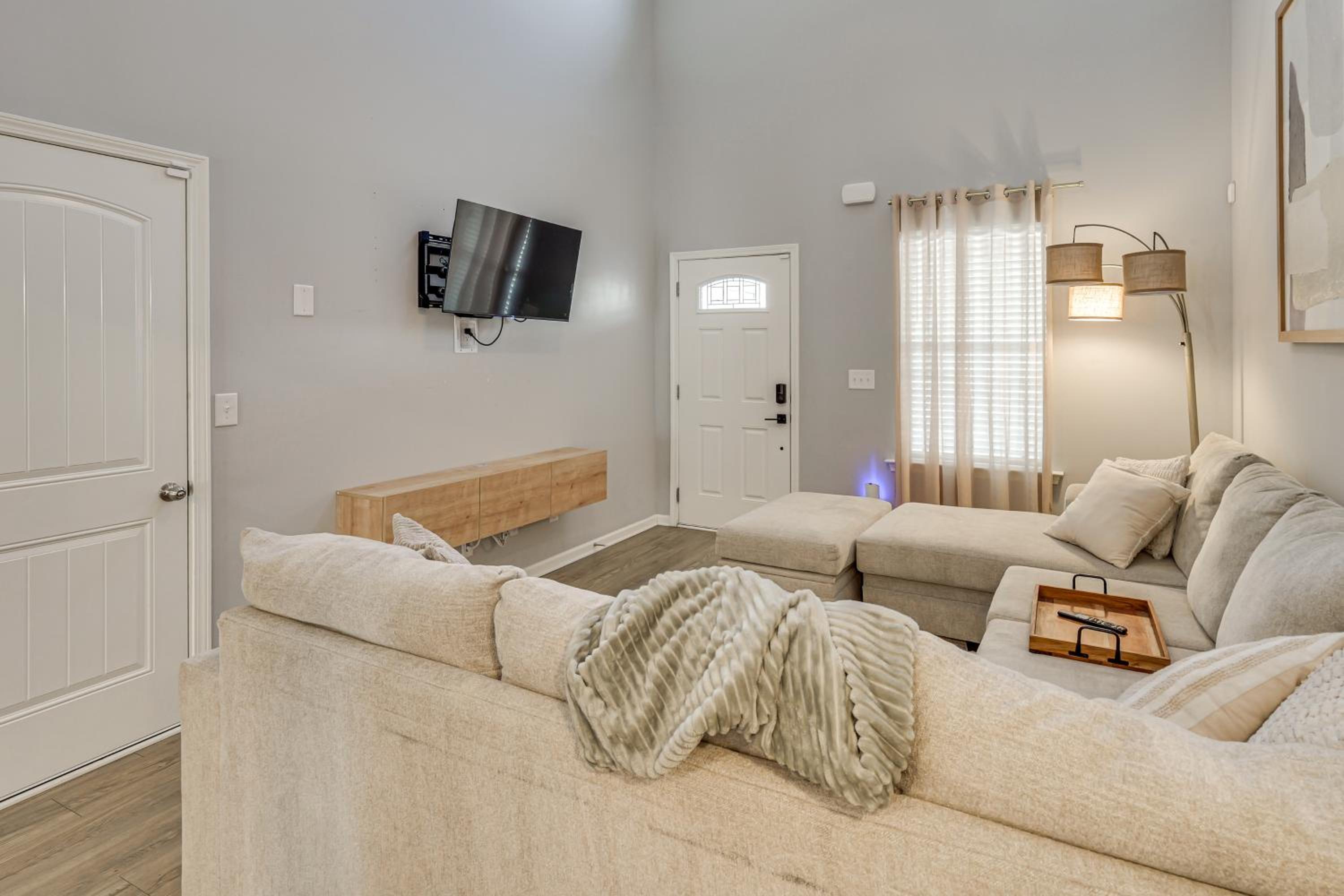 Quiet and Comfy Spring Hill Townhome with WFH Setup