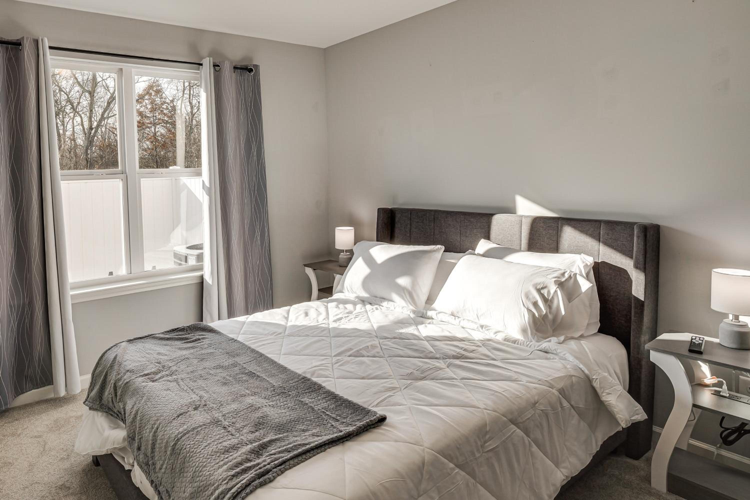 Quiet and Comfy Spring Hill Townhome with WFH Setup
