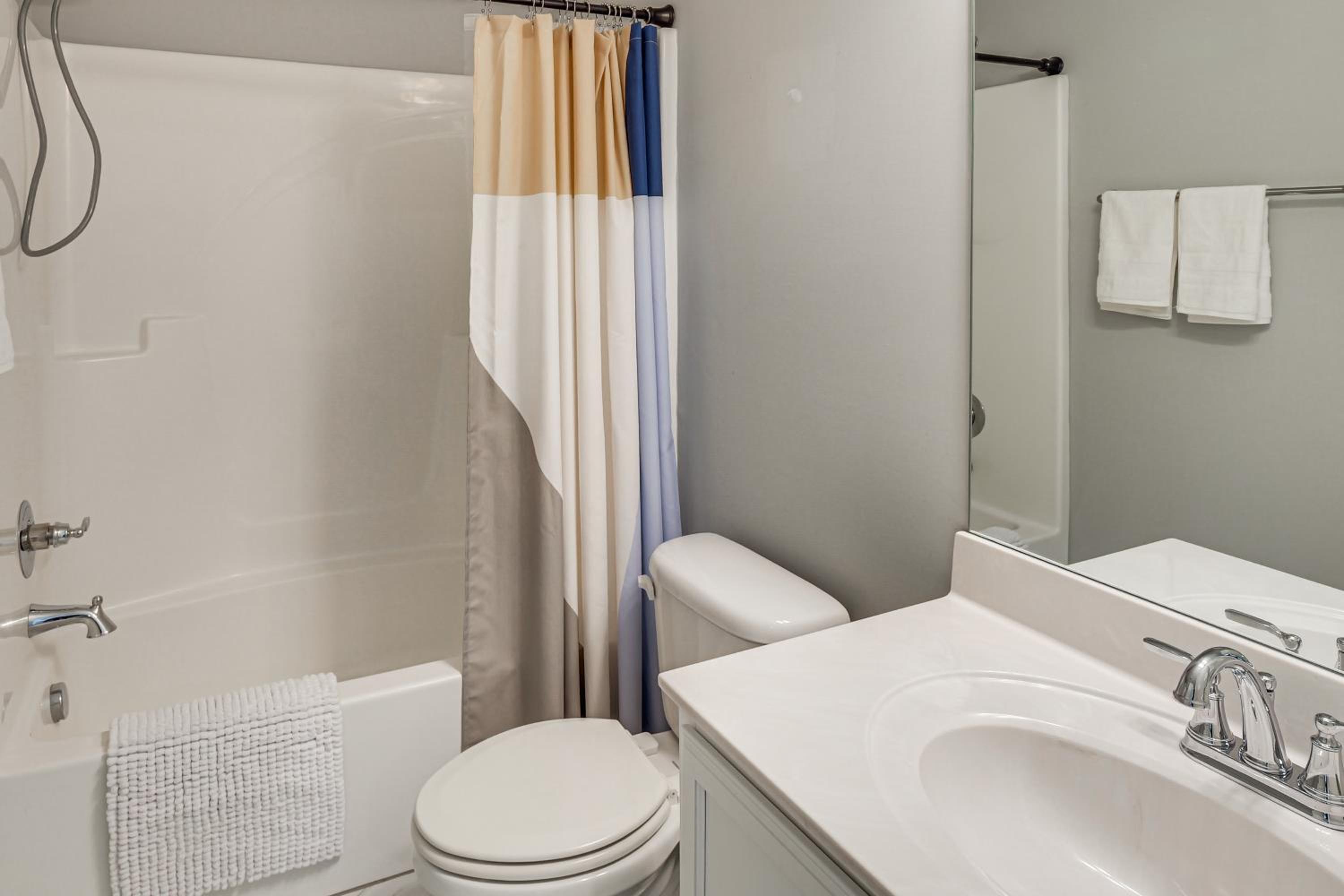 Quiet and Comfy Spring Hill Townhome with WFH Setup