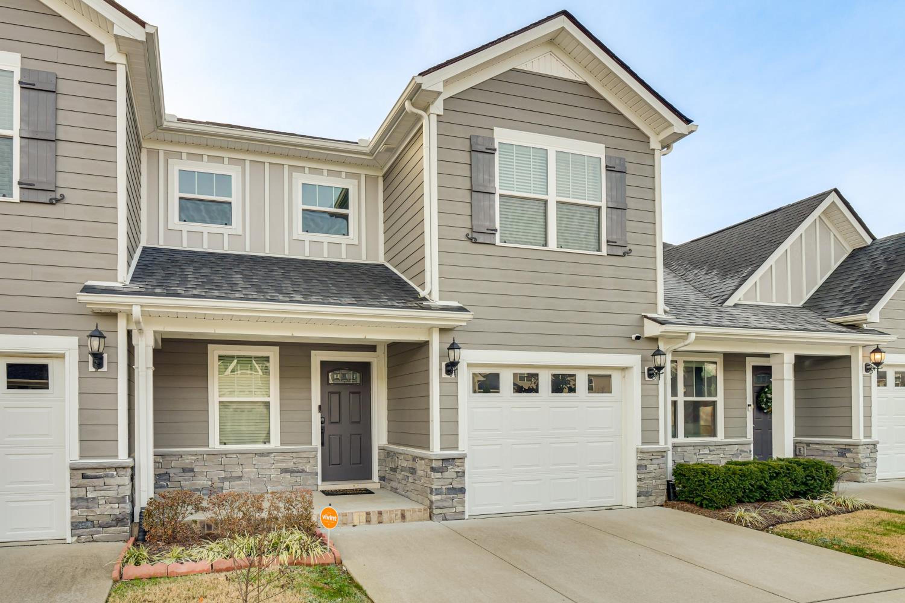 Quiet and Comfy Spring Hill Townhome with WFH Setup