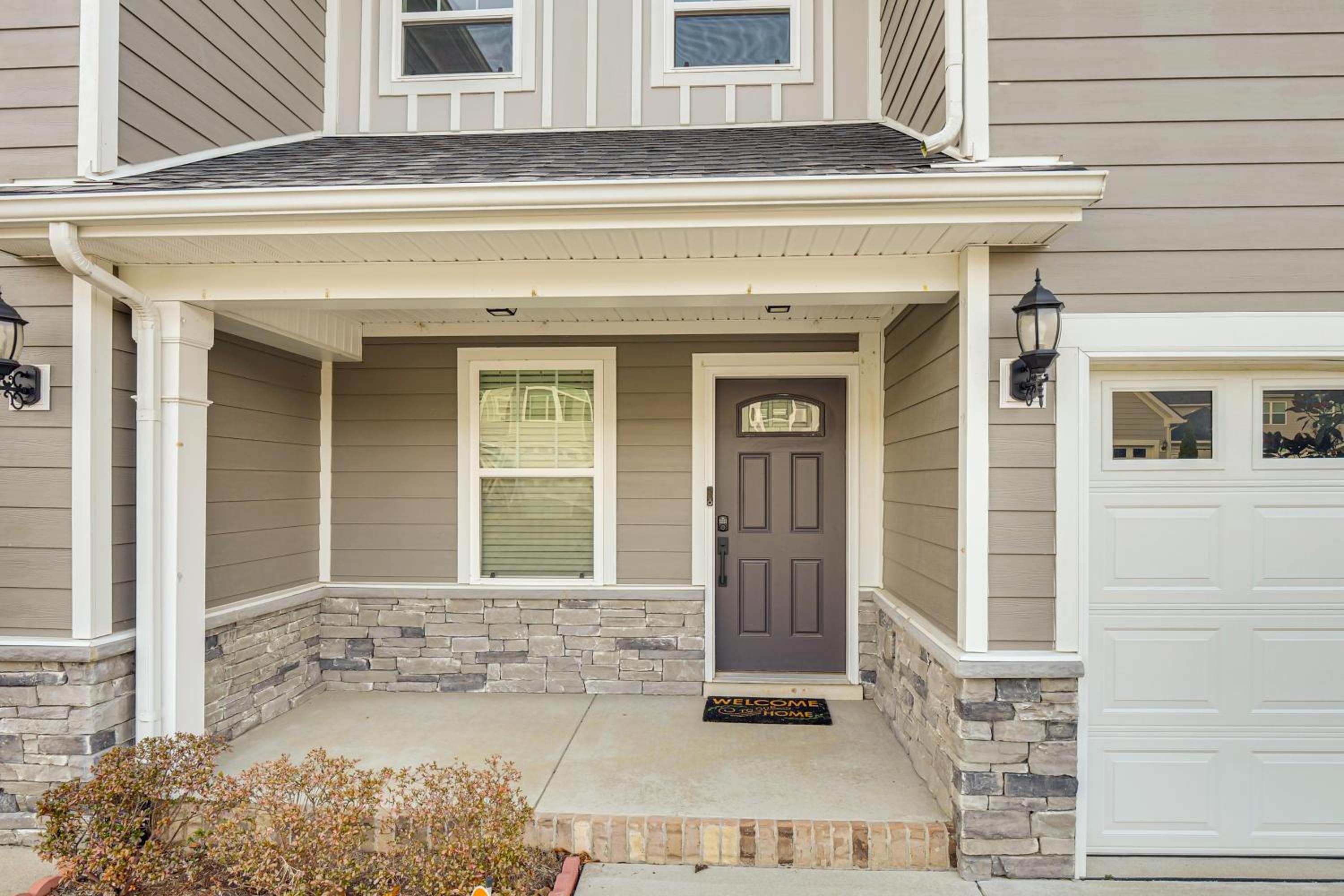 Quiet and Comfy Spring Hill Townhome with WFH Setup