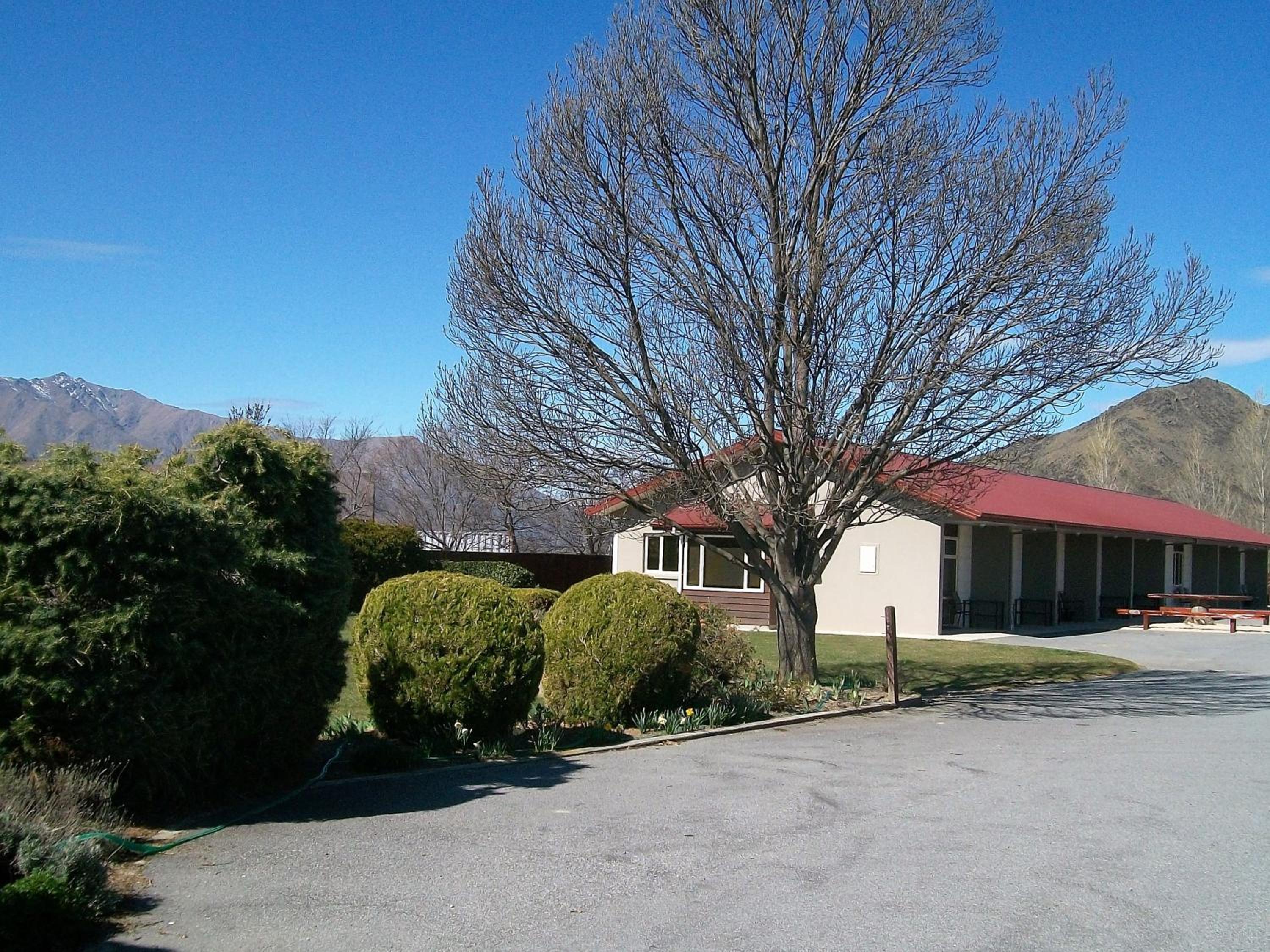 Sierra Motel and Apartments