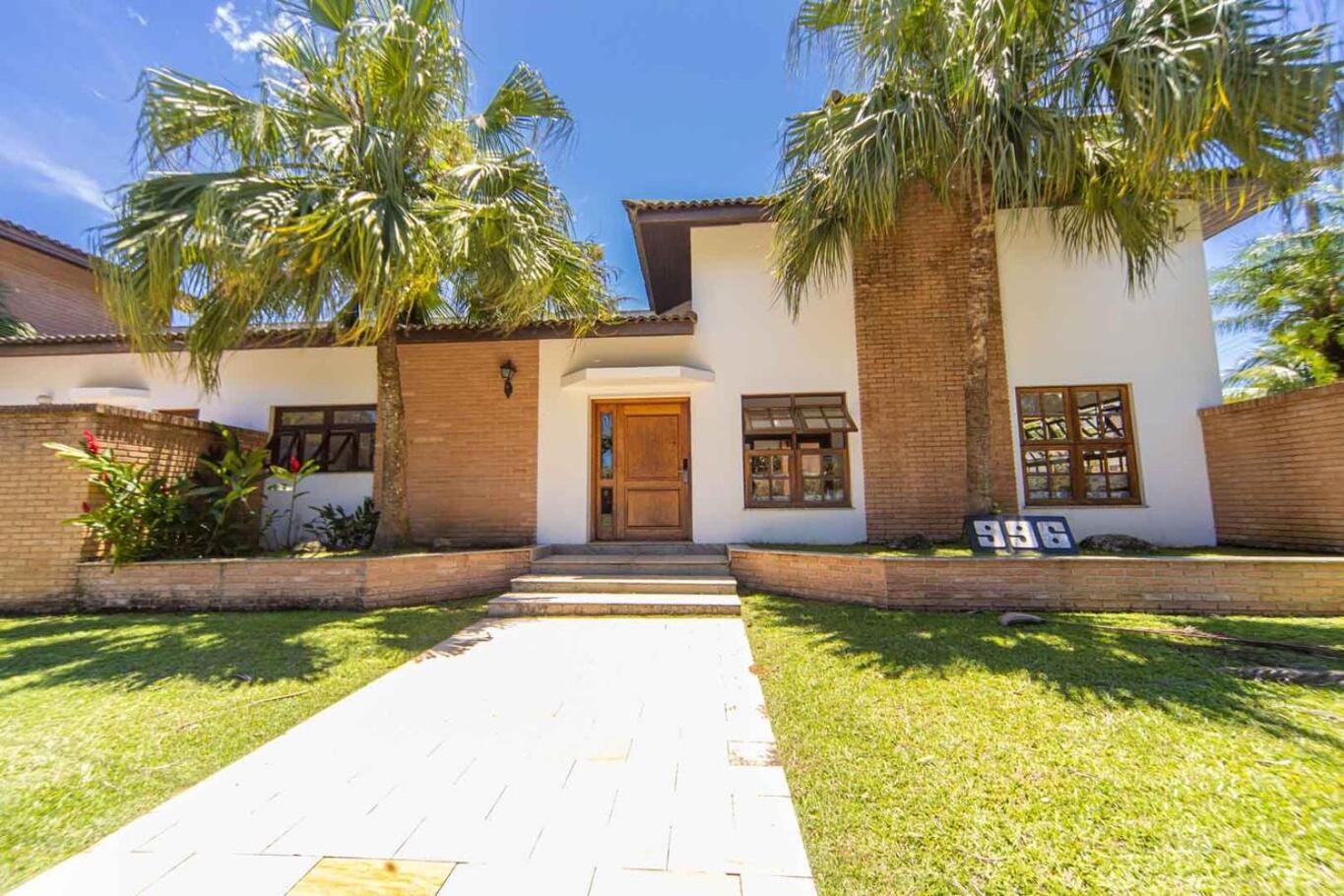 Casa c Piscina e Churrasqueira em Condominio