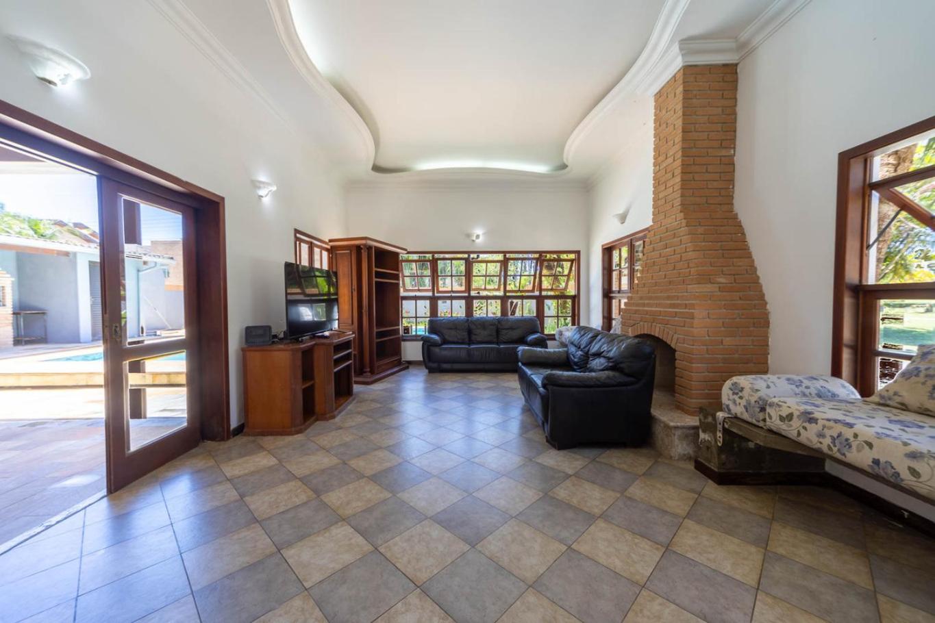 Casa c Piscina e Churrasqueira em Condominio