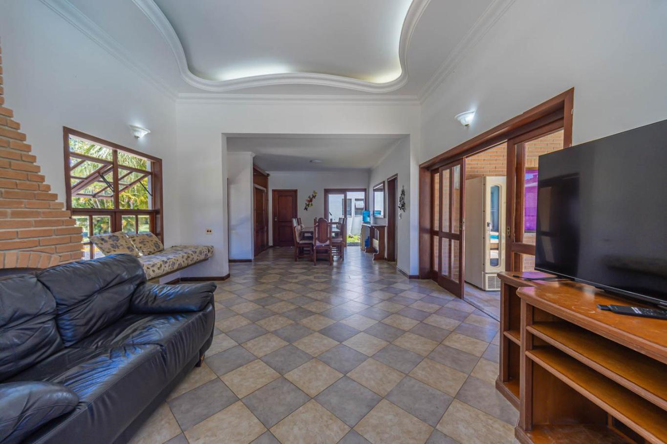 Casa c Piscina e Churrasqueira em Condominio
