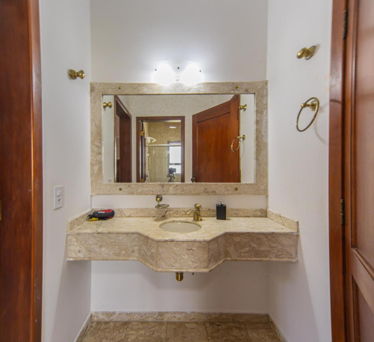 Casa c Piscina e Churrasqueira em Condominio