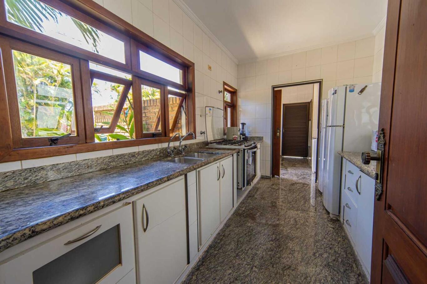 Casa c Piscina e Churrasqueira em Condominio