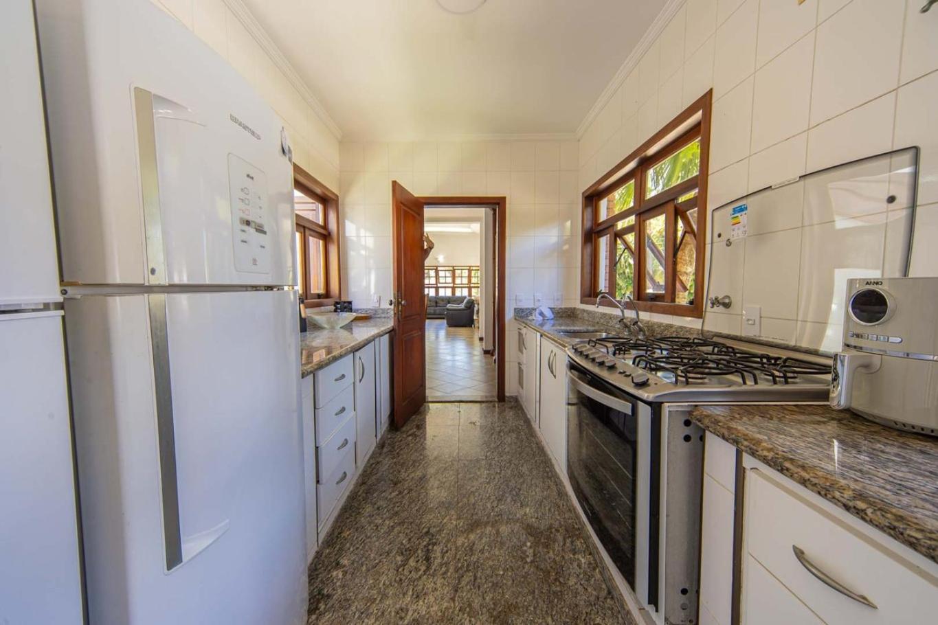 Casa c Piscina e Churrasqueira em Condominio