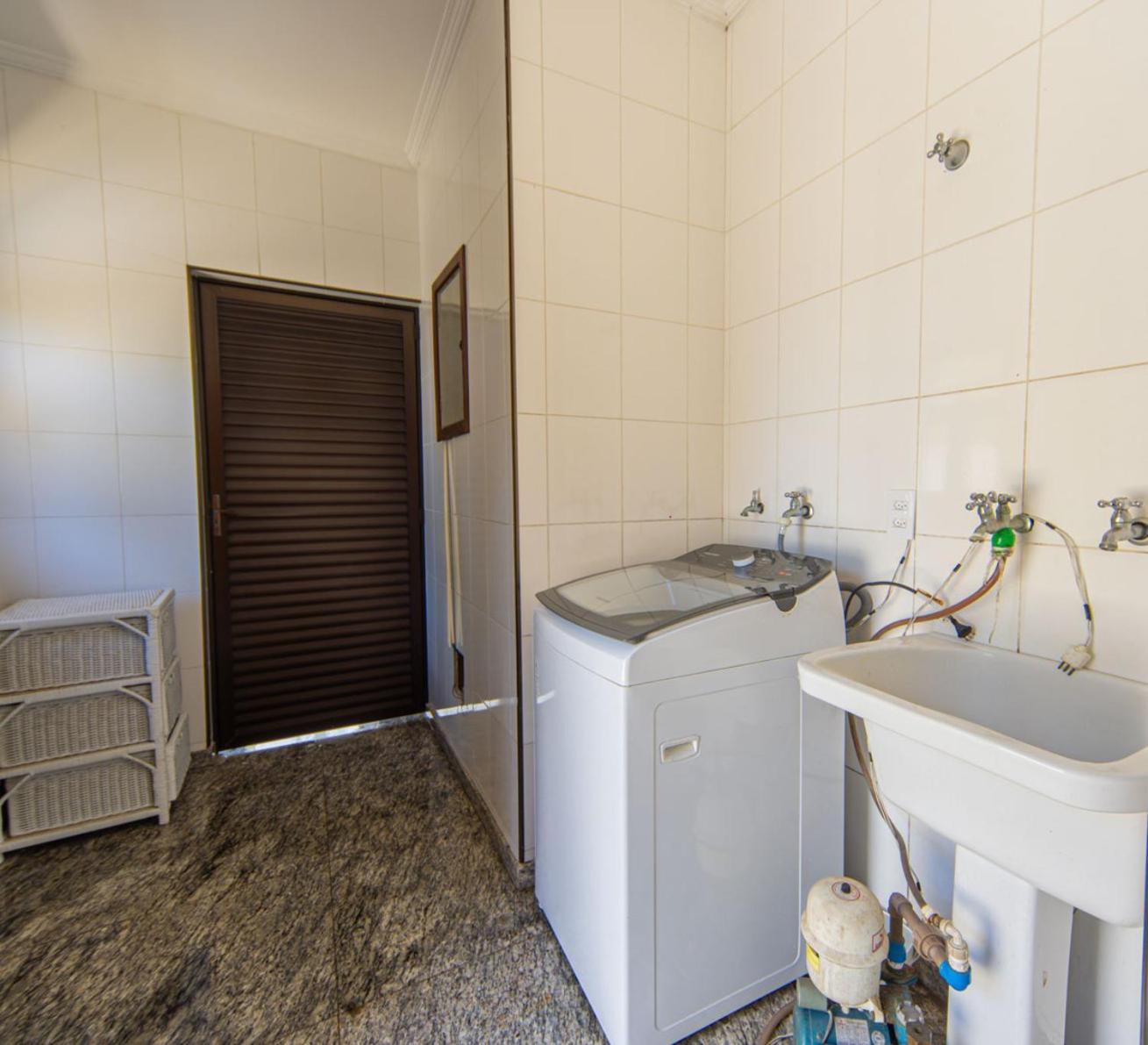 Casa c Piscina e Churrasqueira em Condominio