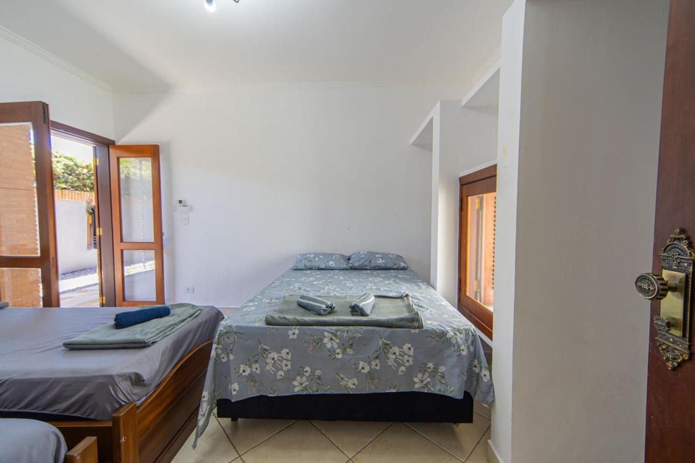 Casa c Piscina e Churrasqueira em Condominio