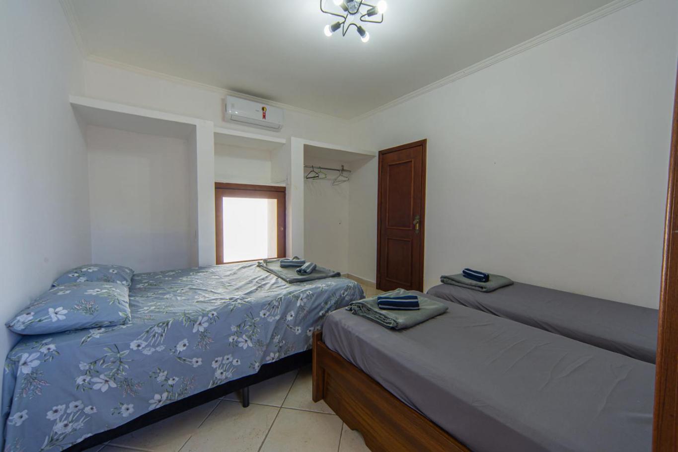 Casa c Piscina e Churrasqueira em Condominio