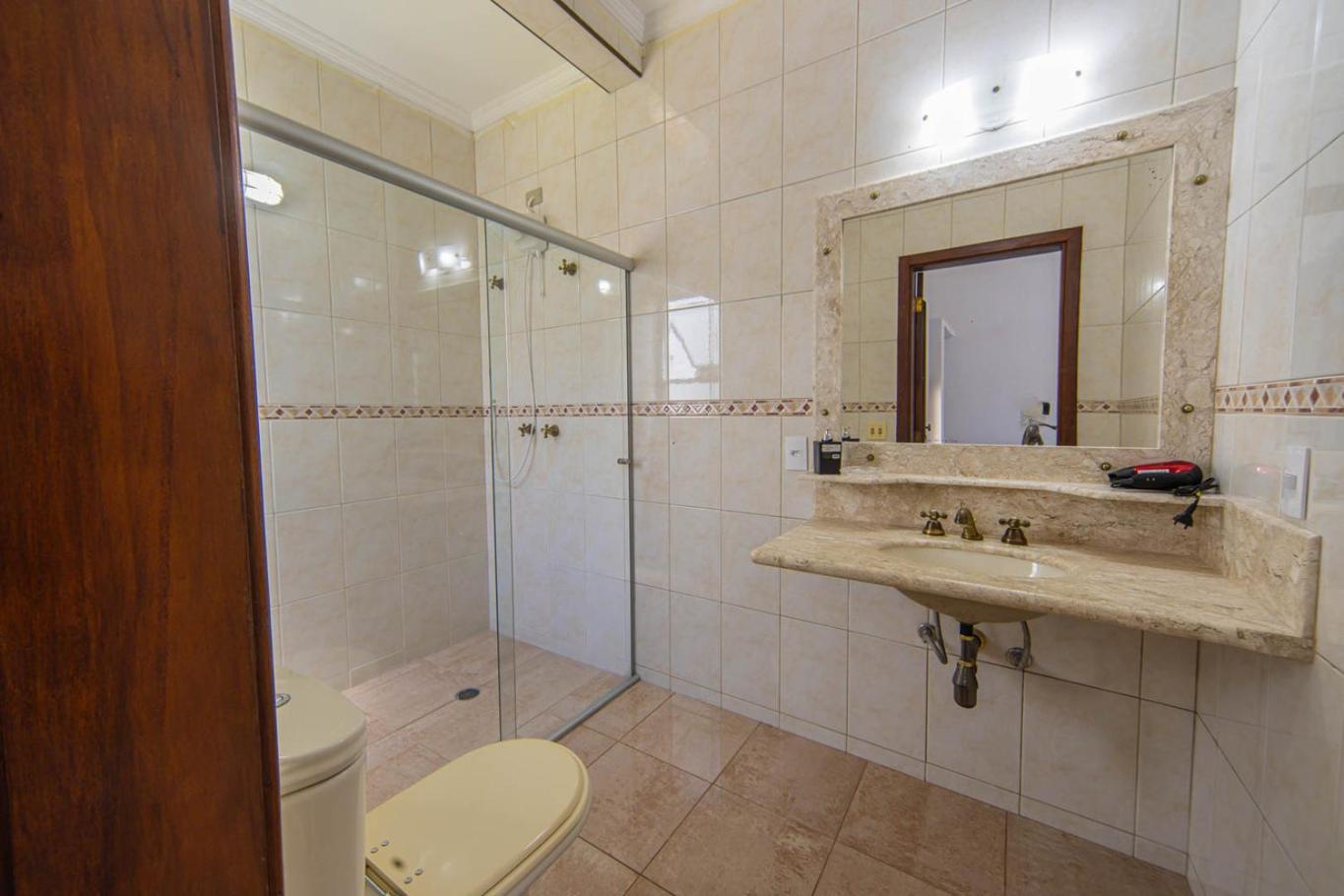 Casa c Piscina e Churrasqueira em Condominio