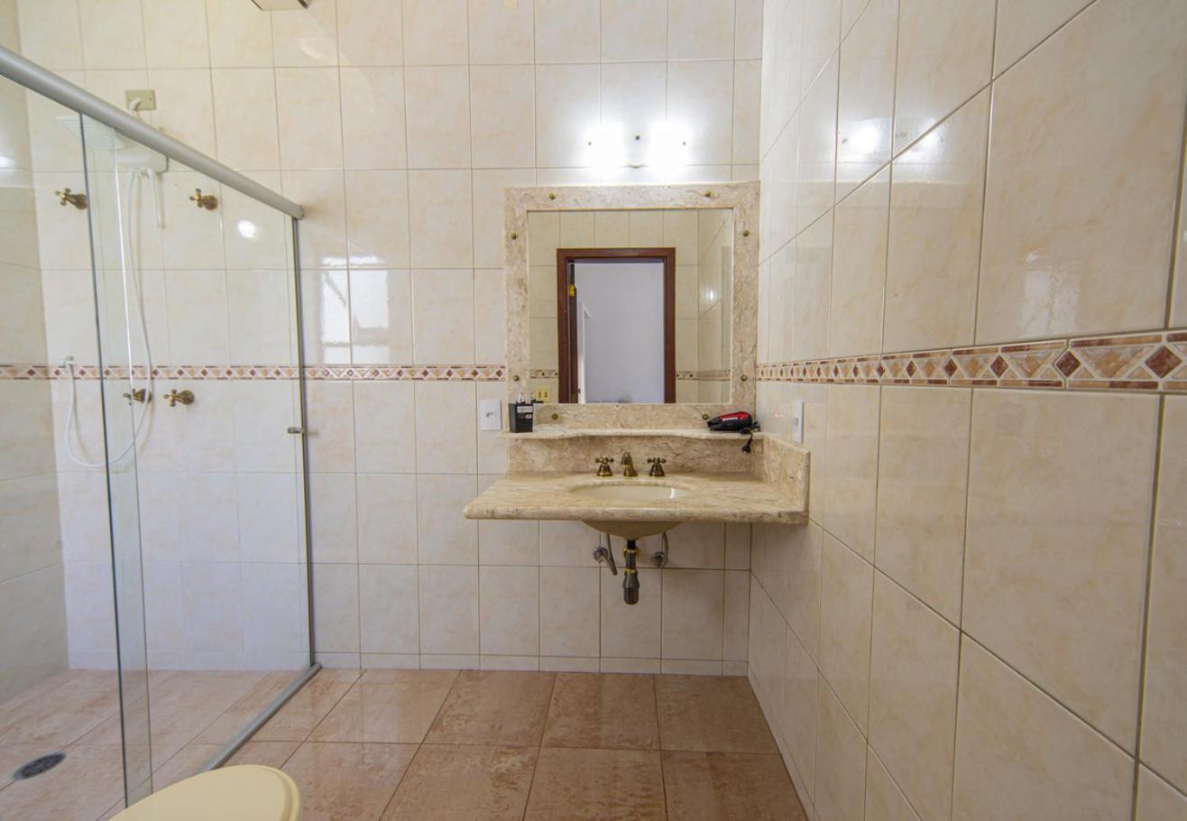 Casa c Piscina e Churrasqueira em Condominio