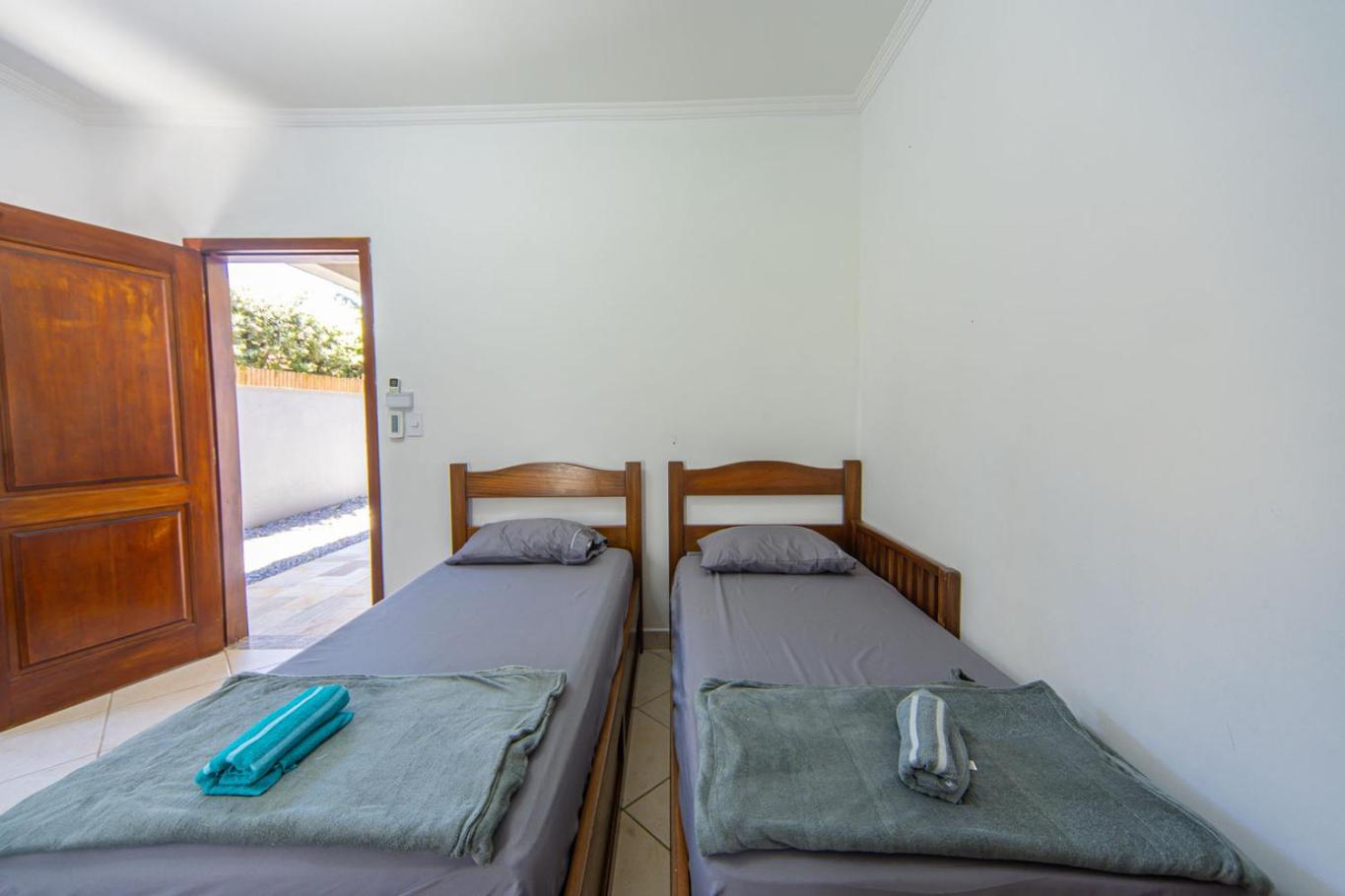 Casa c Piscina e Churrasqueira em Condominio