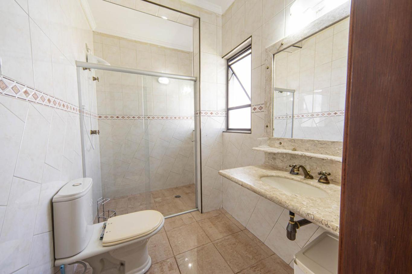 Casa c Piscina e Churrasqueira em Condominio