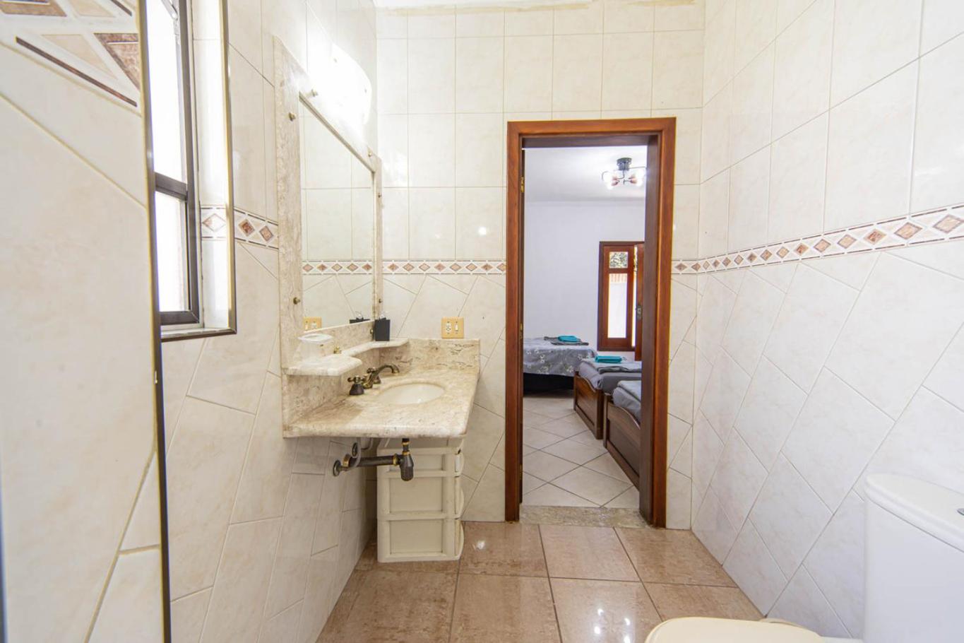 Casa c Piscina e Churrasqueira em Condominio