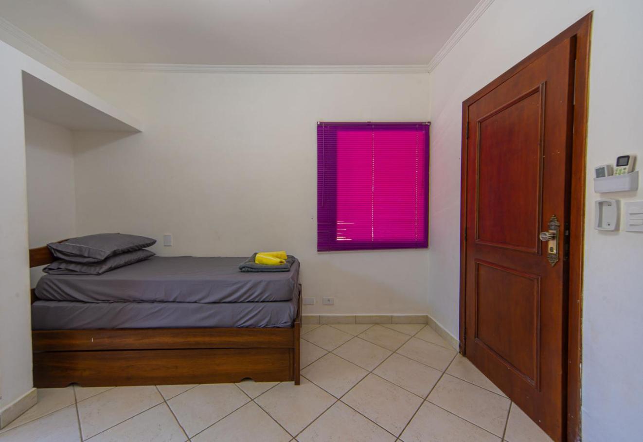 Casa c Piscina e Churrasqueira em Condominio