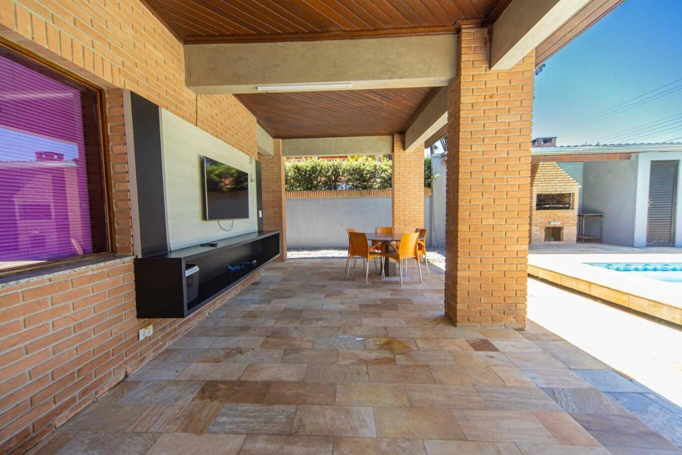 Casa c Piscina e Churrasqueira em Condominio