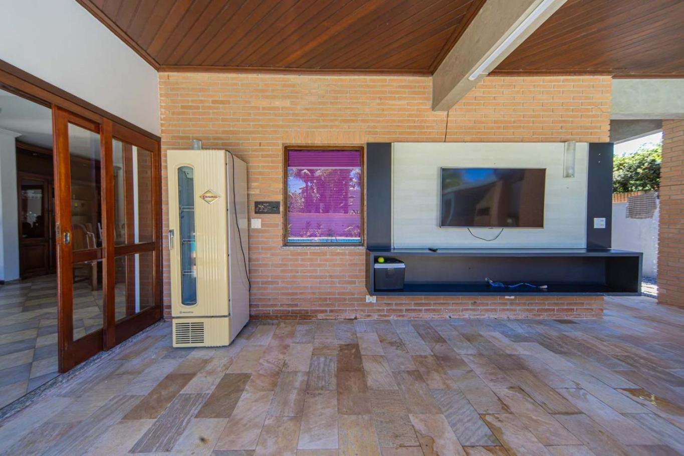 Casa c Piscina e Churrasqueira em Condominio