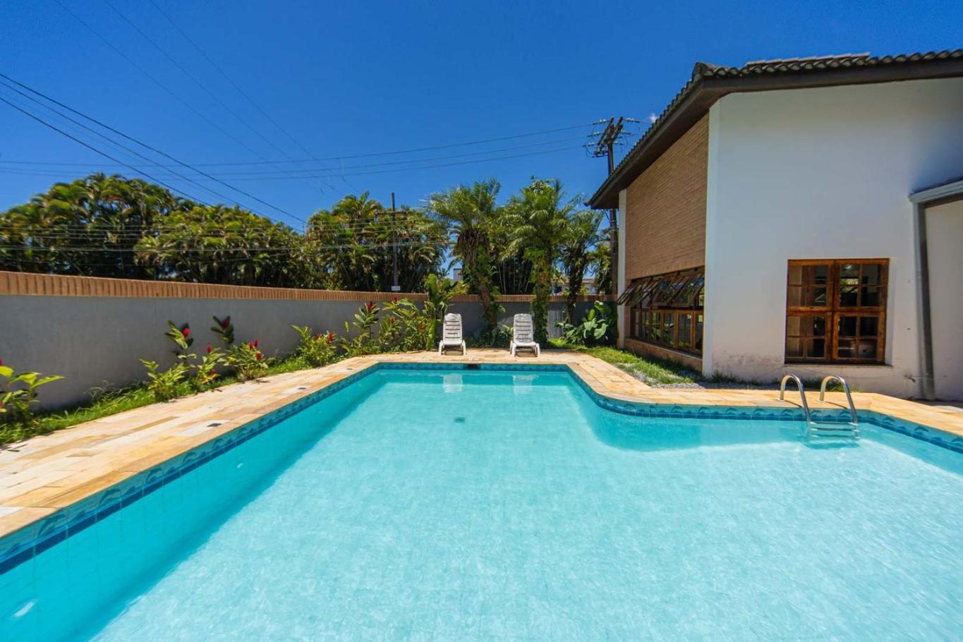 Casa c Piscina e Churrasqueira em Condominio