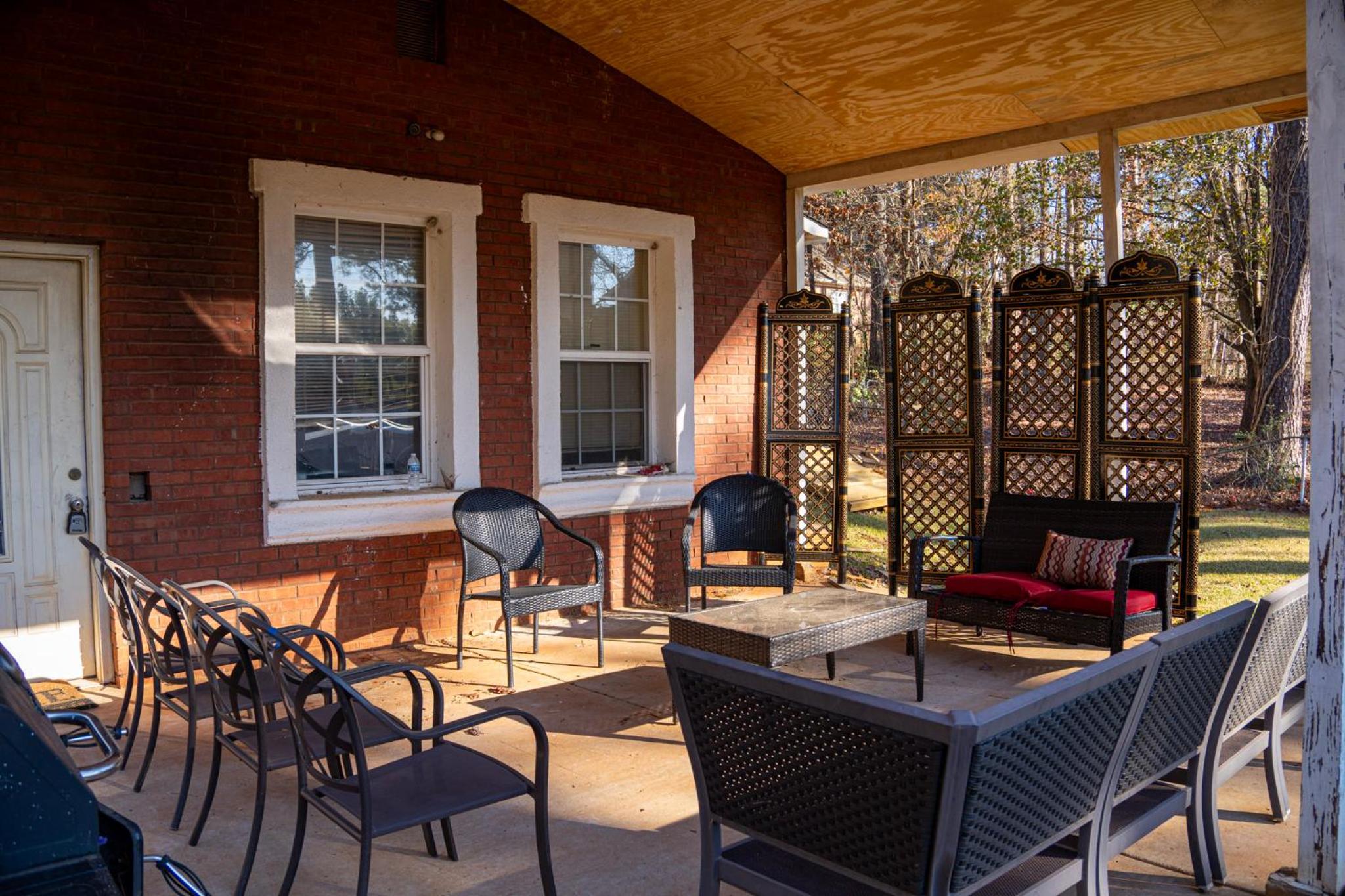 Charming 3 Bedroom Home with Spacious Living and Convenient to Shopping & Interstate