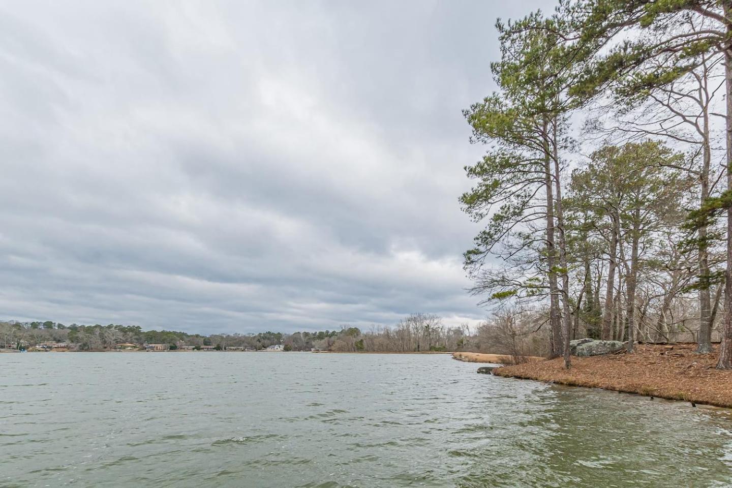 Lakeside Leisure - A Hidden Gem in Metro Atlanta