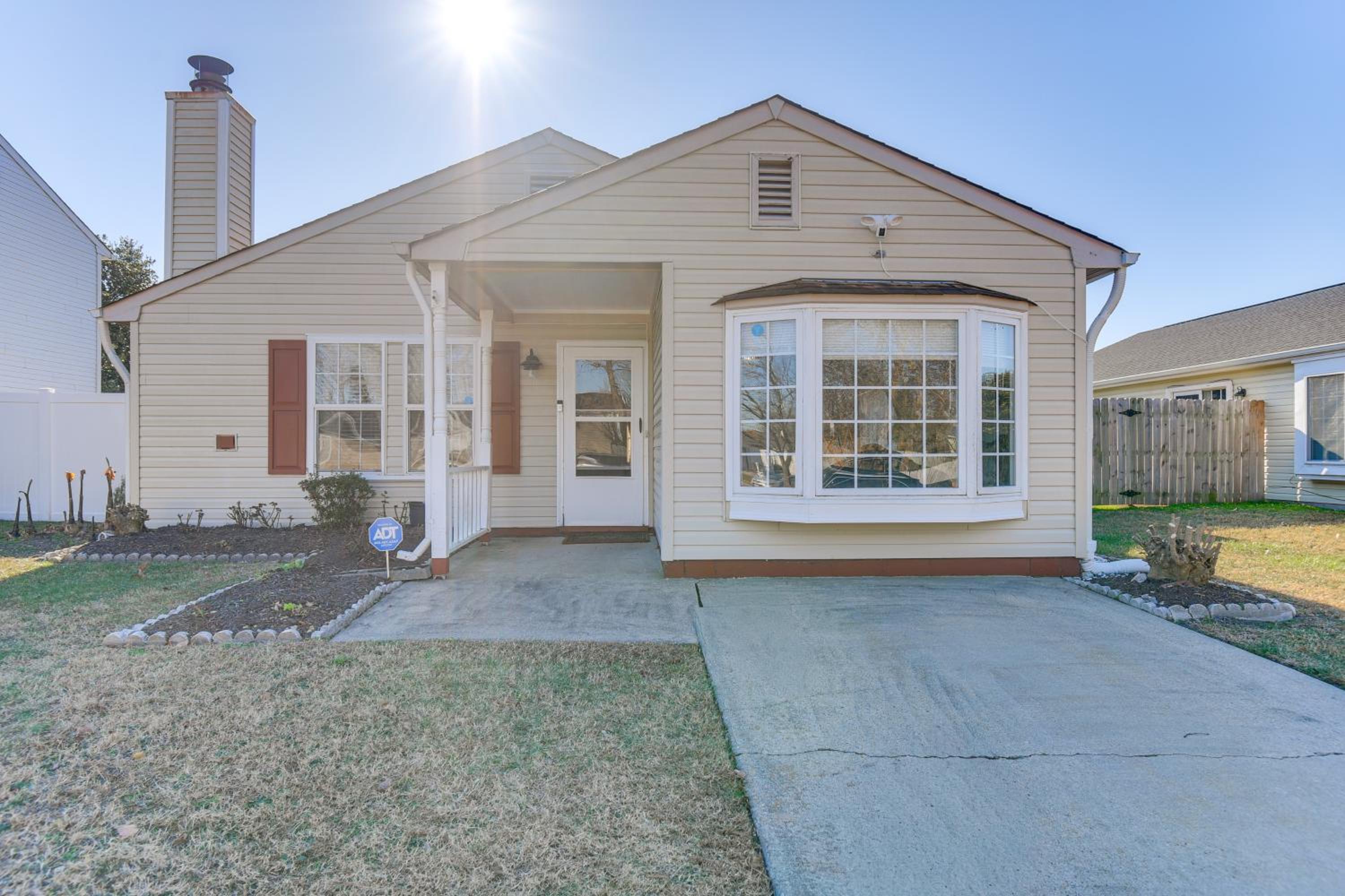 Shop, Golf and Explore Family Home in Chesapeake!