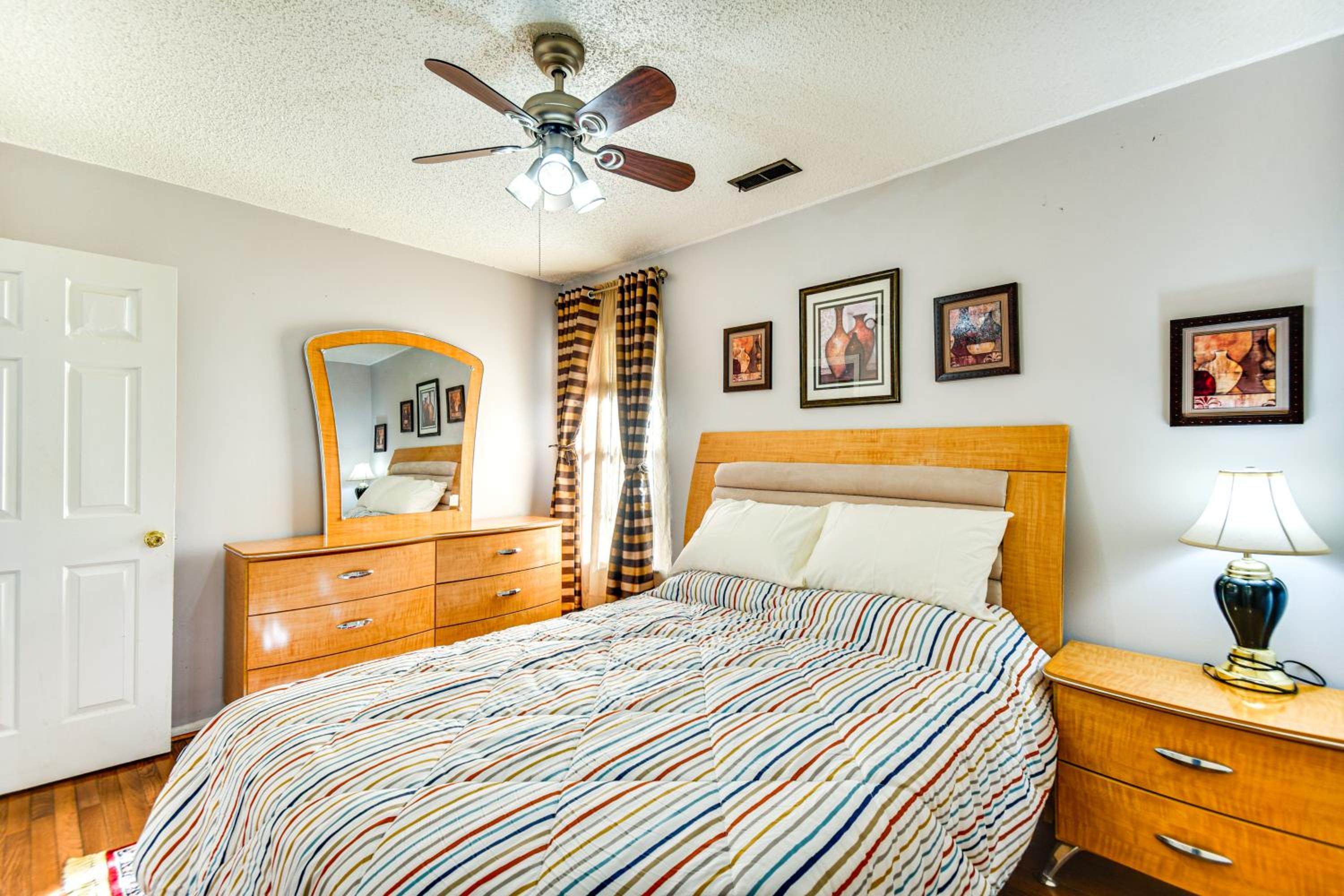 Shop, Golf and Explore Family Home in Chesapeake!