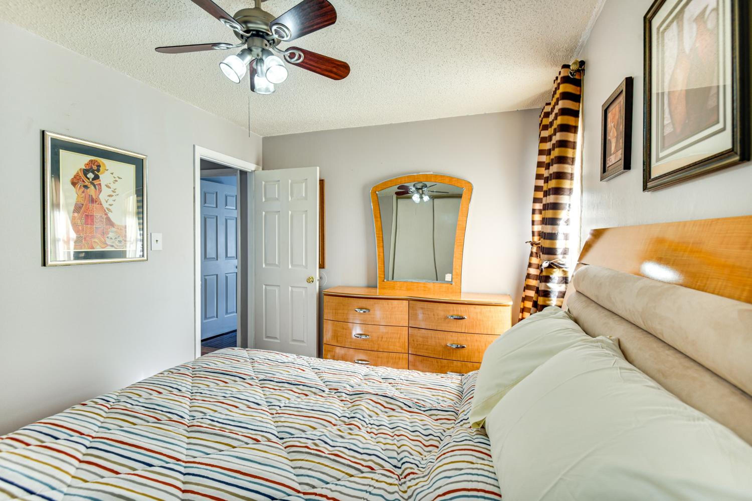 Shop, Golf and Explore Family Home in Chesapeake!